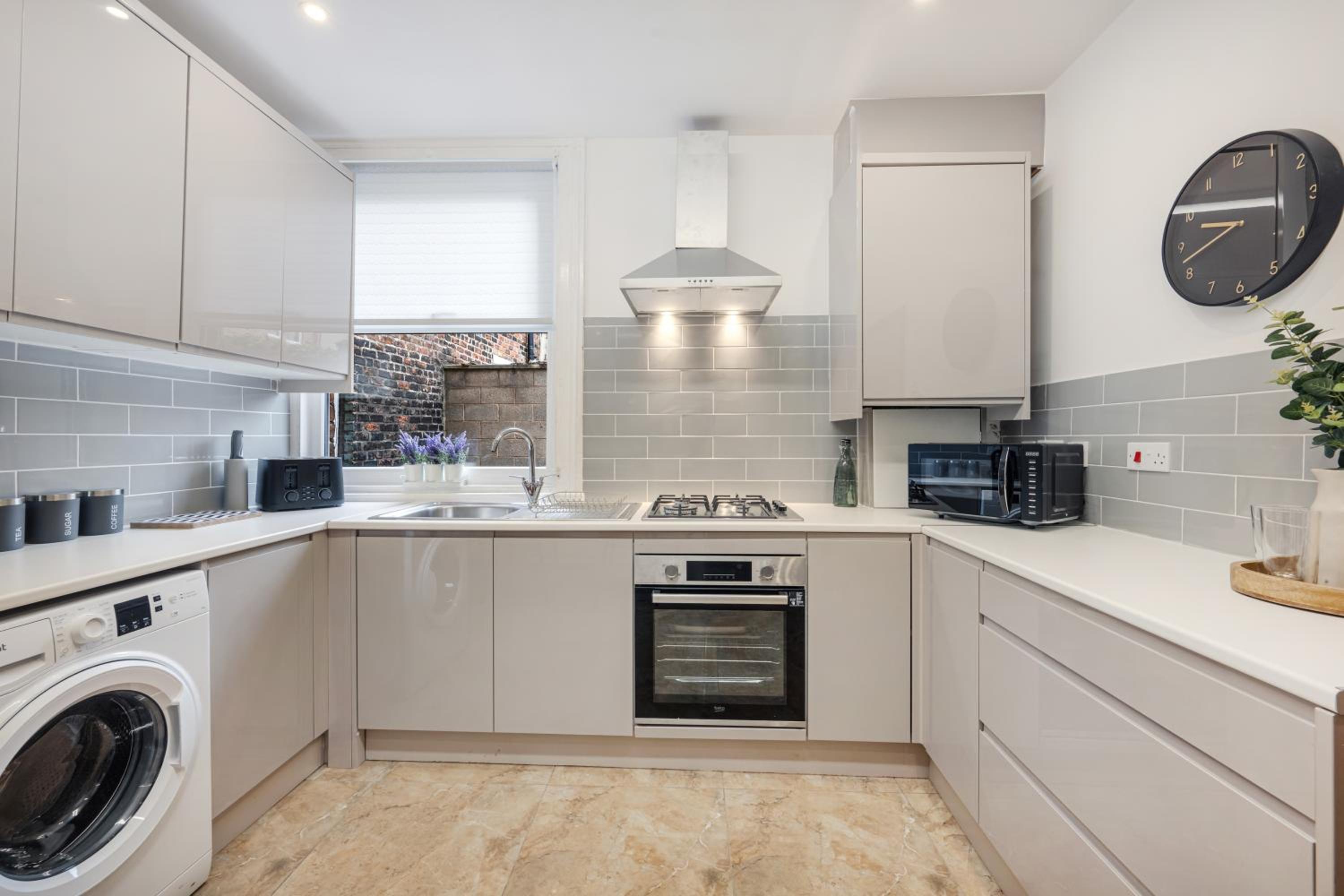 Onslow House - Air Host & Stay - 5 bed, Sleeps 14