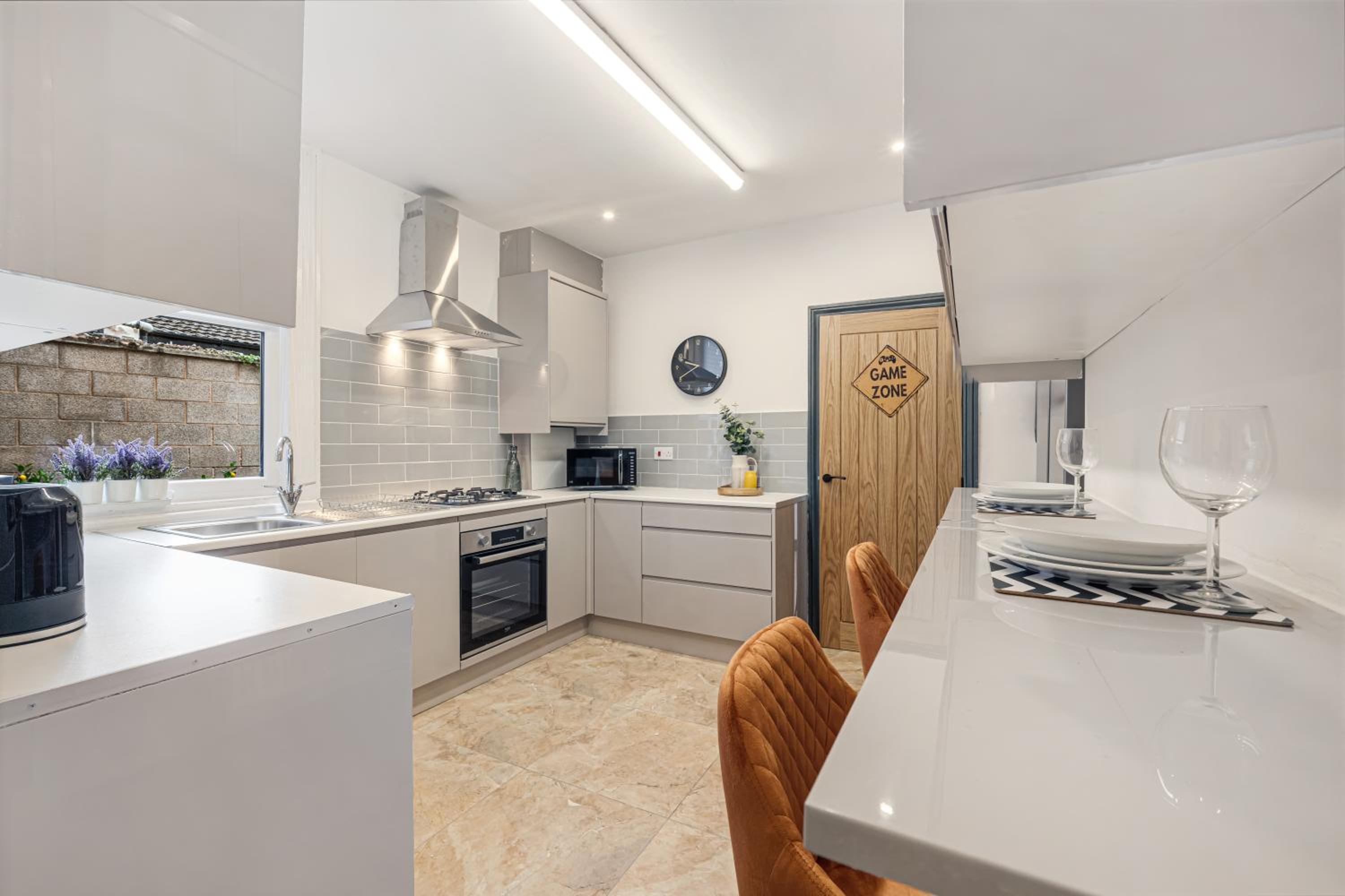 Onslow House - Air Host & Stay - 5 bed, Sleeps 14