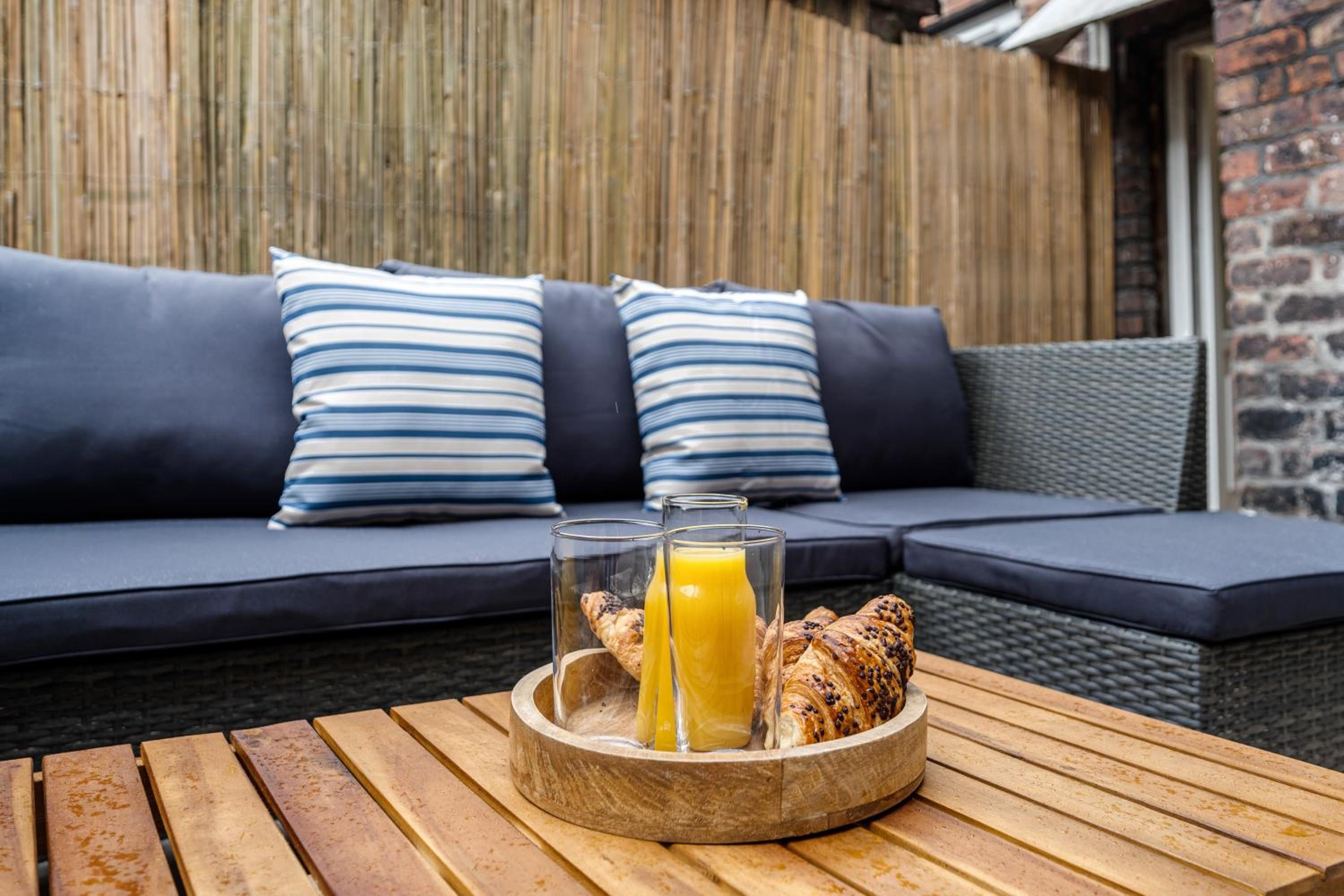 Onslow House - Air Host & Stay - 5 bed, Sleeps 14