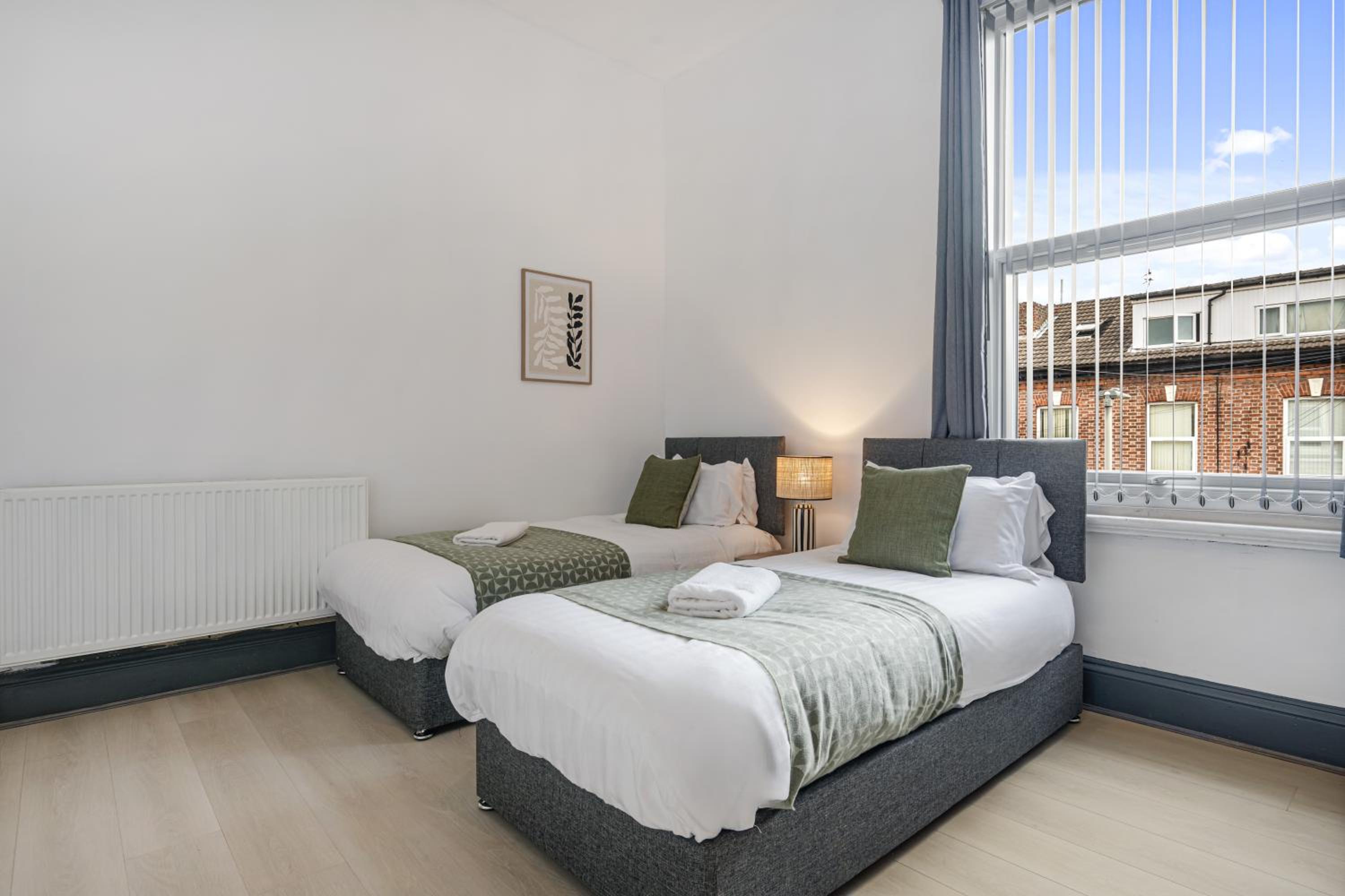 Onslow House - Air Host & Stay - 5 bed, Sleeps 14