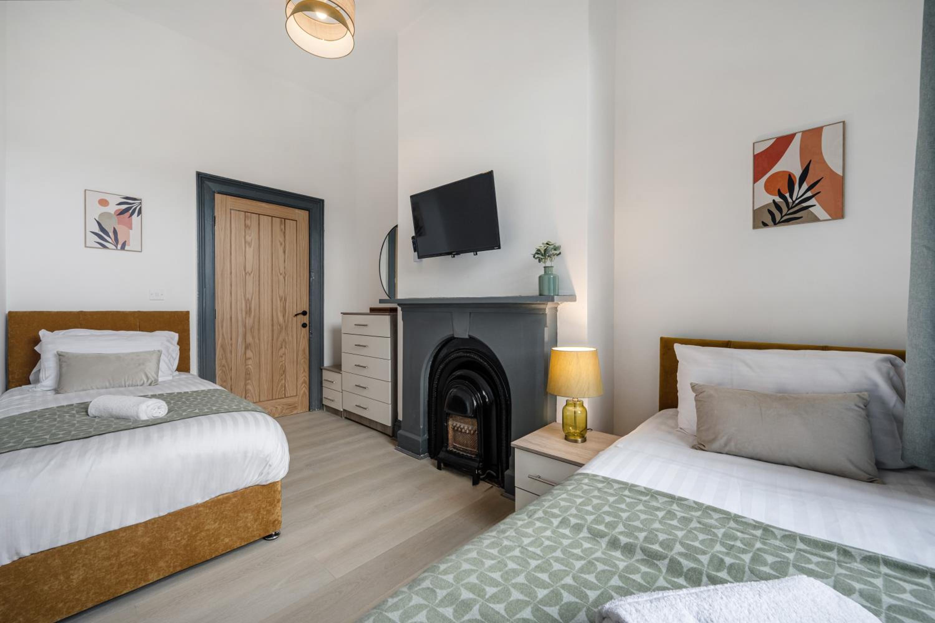 Onslow House - Air Host & Stay - 5 bed, Sleeps 14