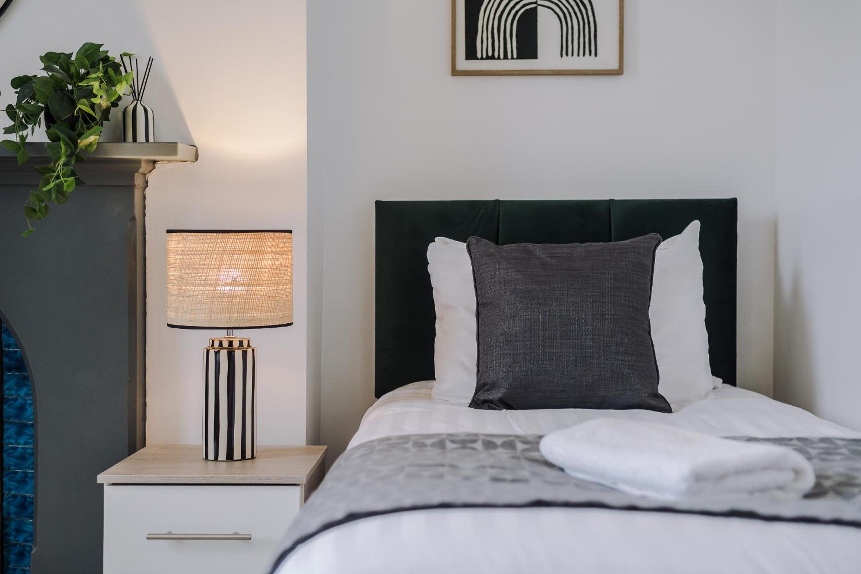 Onslow House - Air Host & Stay - 5 bed, Sleeps 14
