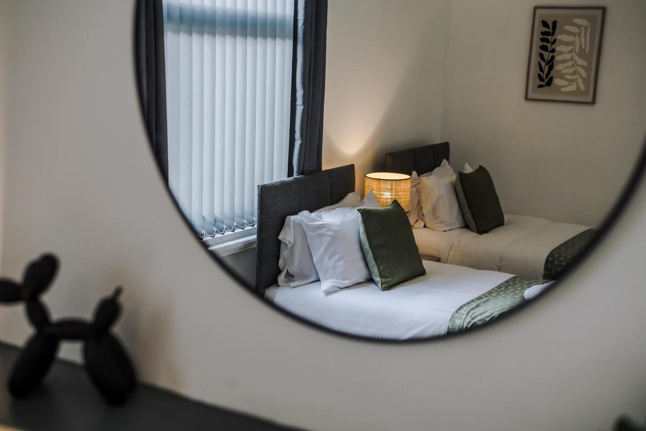 Onslow House - Air Host & Stay - 5 bed, Sleeps 14