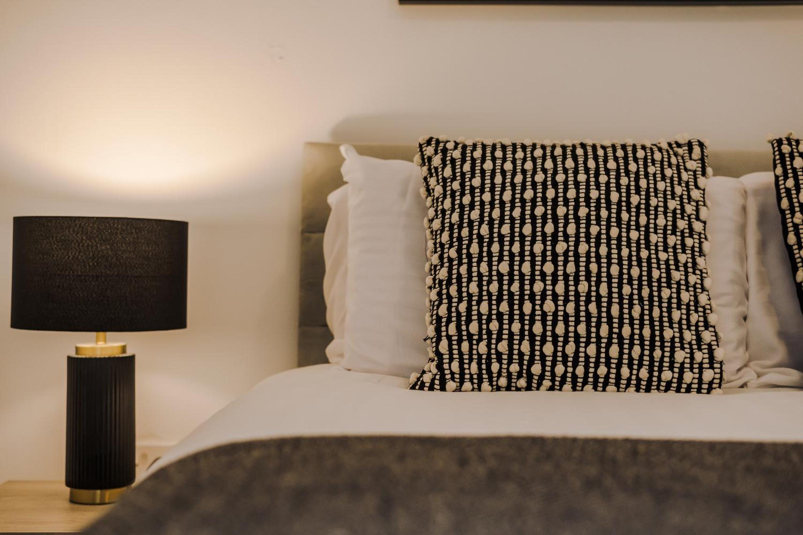 Onslow House - Air Host & Stay - 5 bed, Sleeps 14