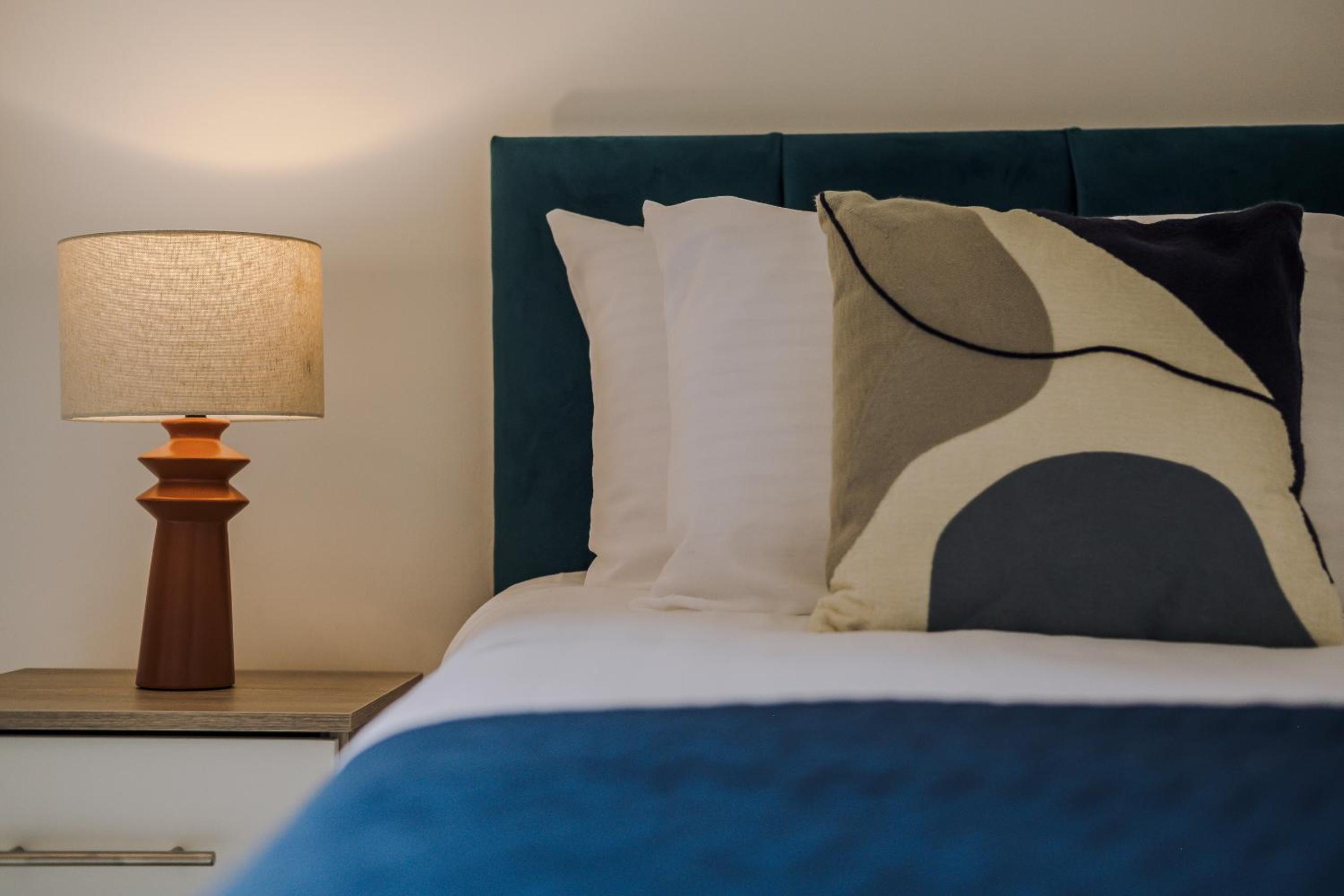 Onslow House - Air Host & Stay - 5 bed, Sleeps 14