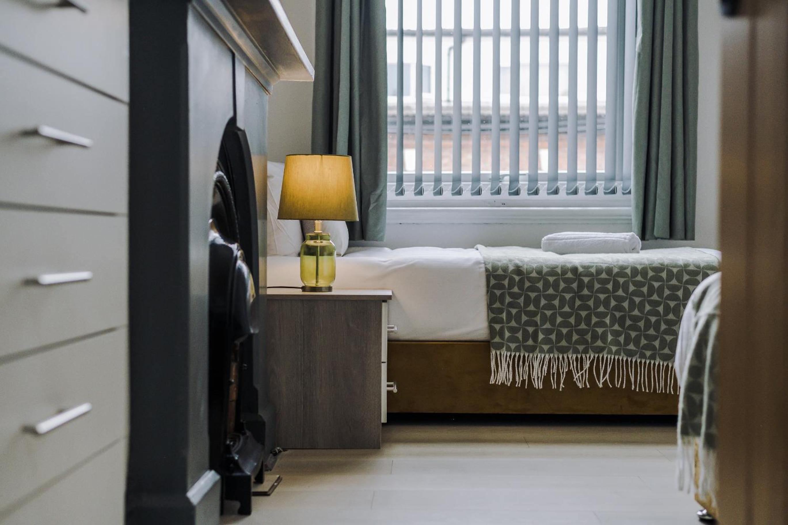 Onslow House - Air Host & Stay - 5 bed, Sleeps 14