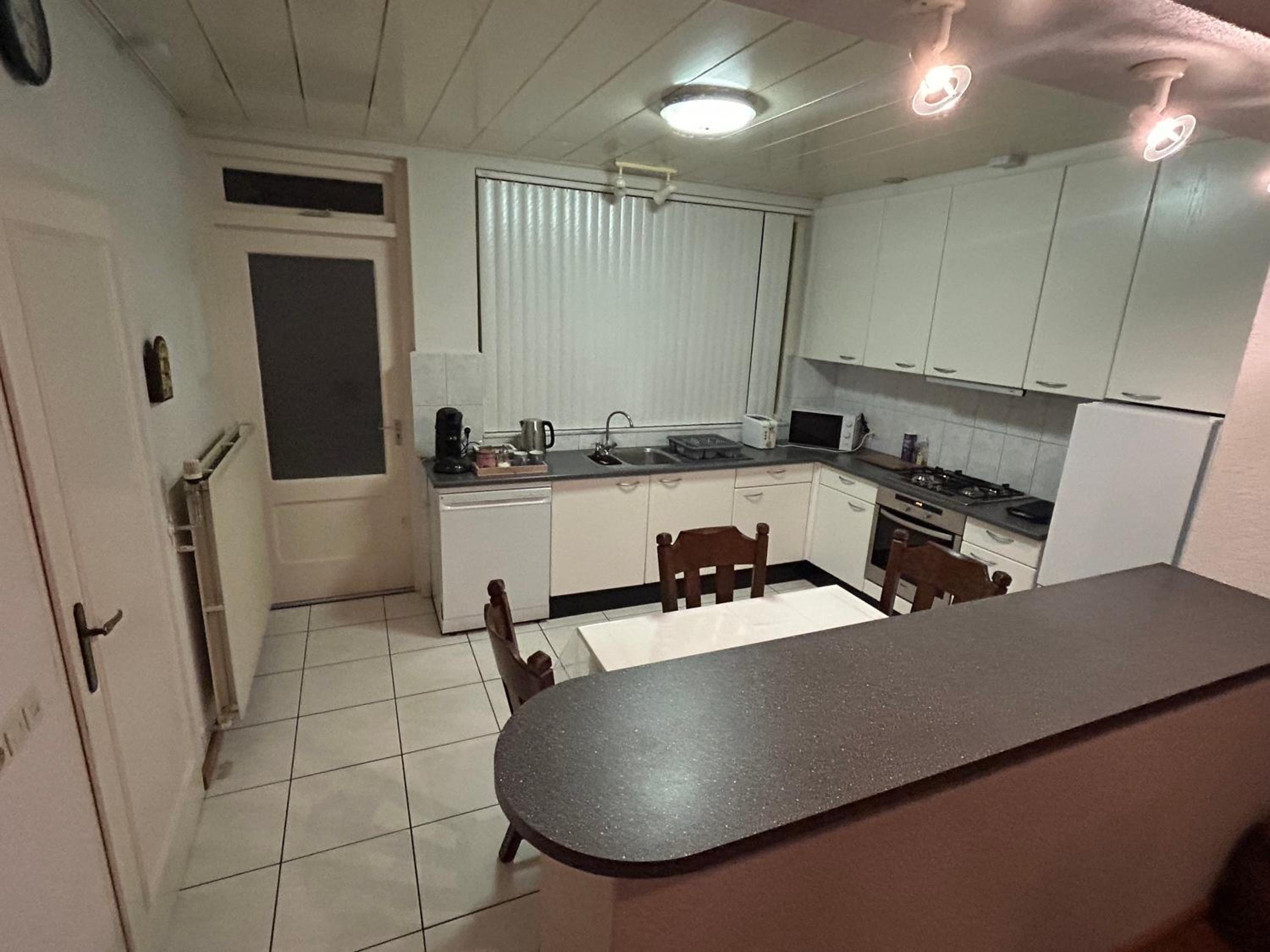 Entire Villa, free breakfast, free parking