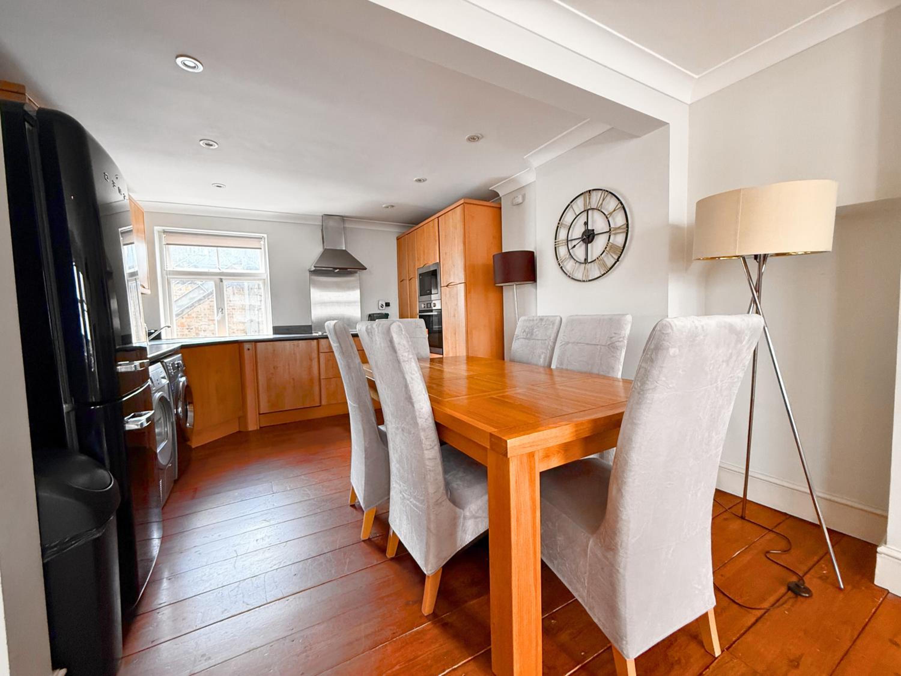 1300ft Fitzrovia Soho 2B2B by Tottenham Court Road Station Elizabeth line & Oxford Street