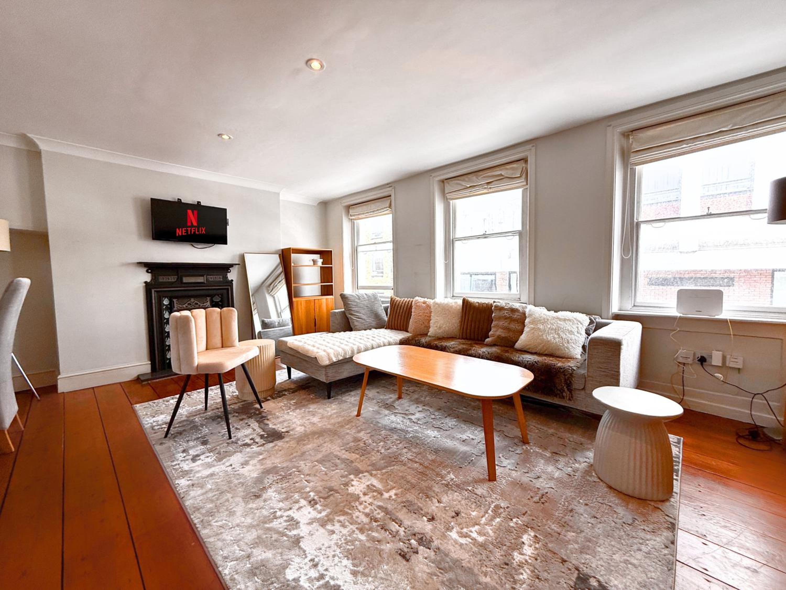 1300ft Fitzrovia Soho 2B2B by Tottenham Court Road Station Elizabeth line & Oxford Street