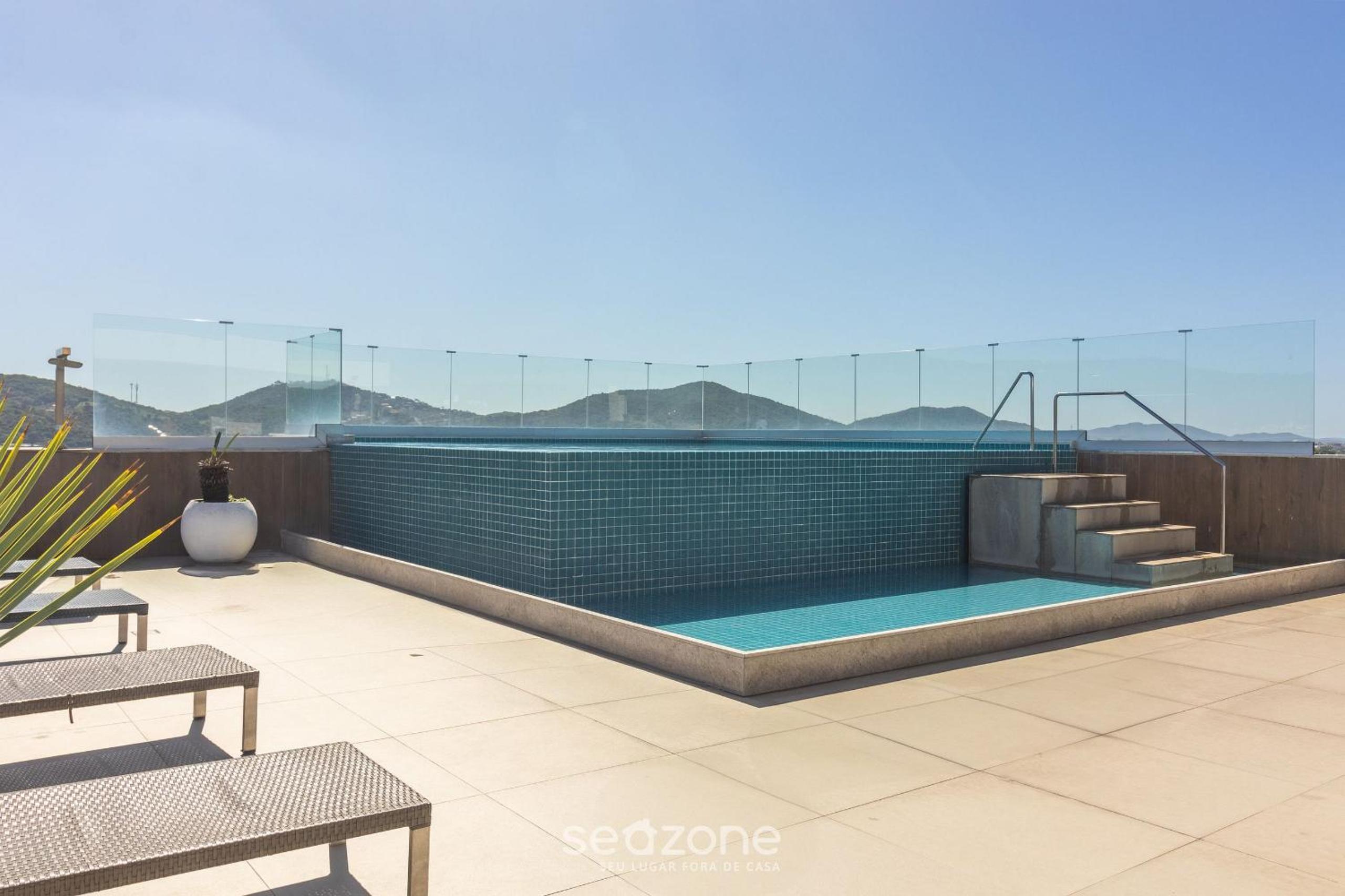 Stay with pool and sauna just steps from the beach in Cabo Frio - HSC
