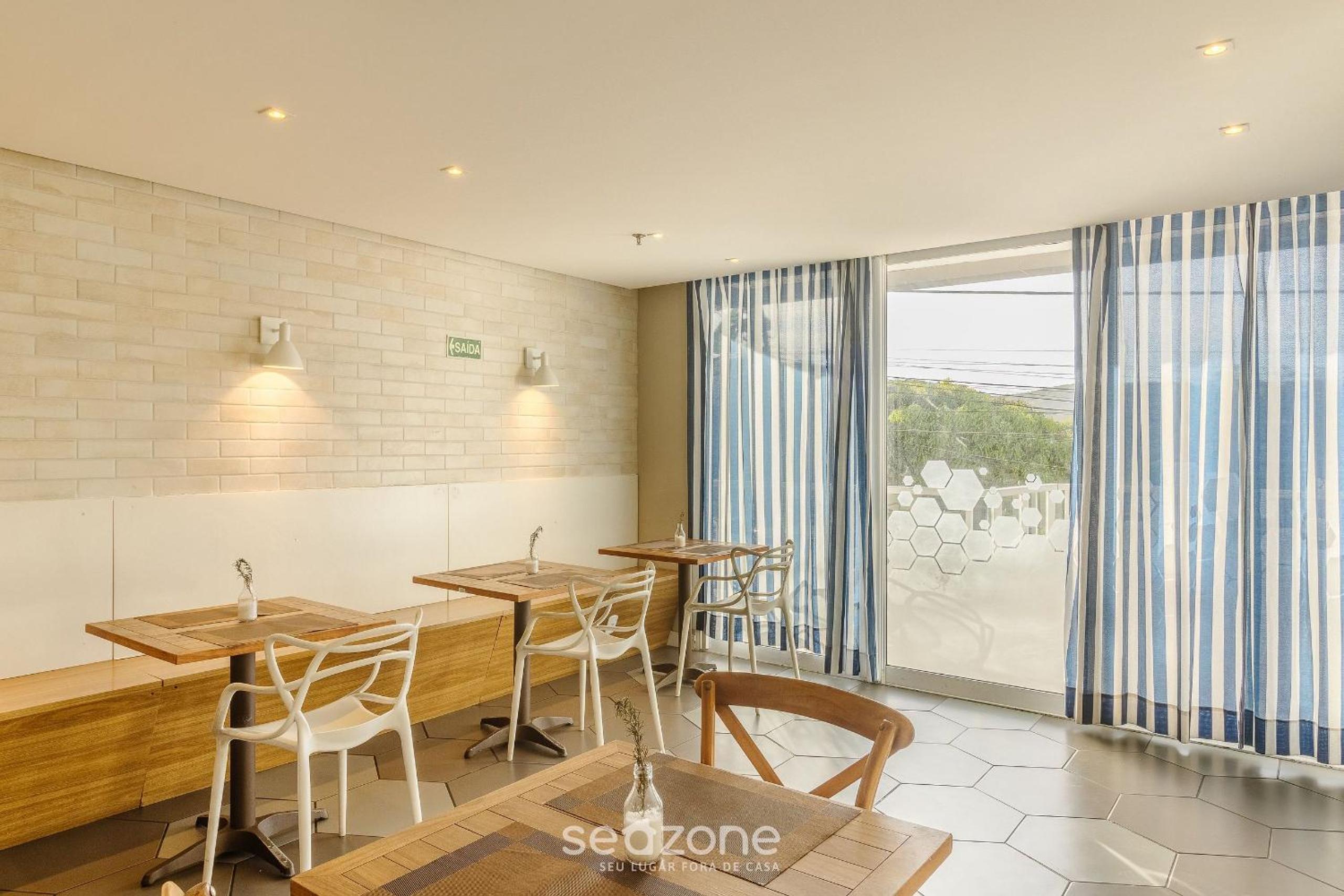 Stay with pool and sauna just steps from the beach in Cabo Frio - HSC