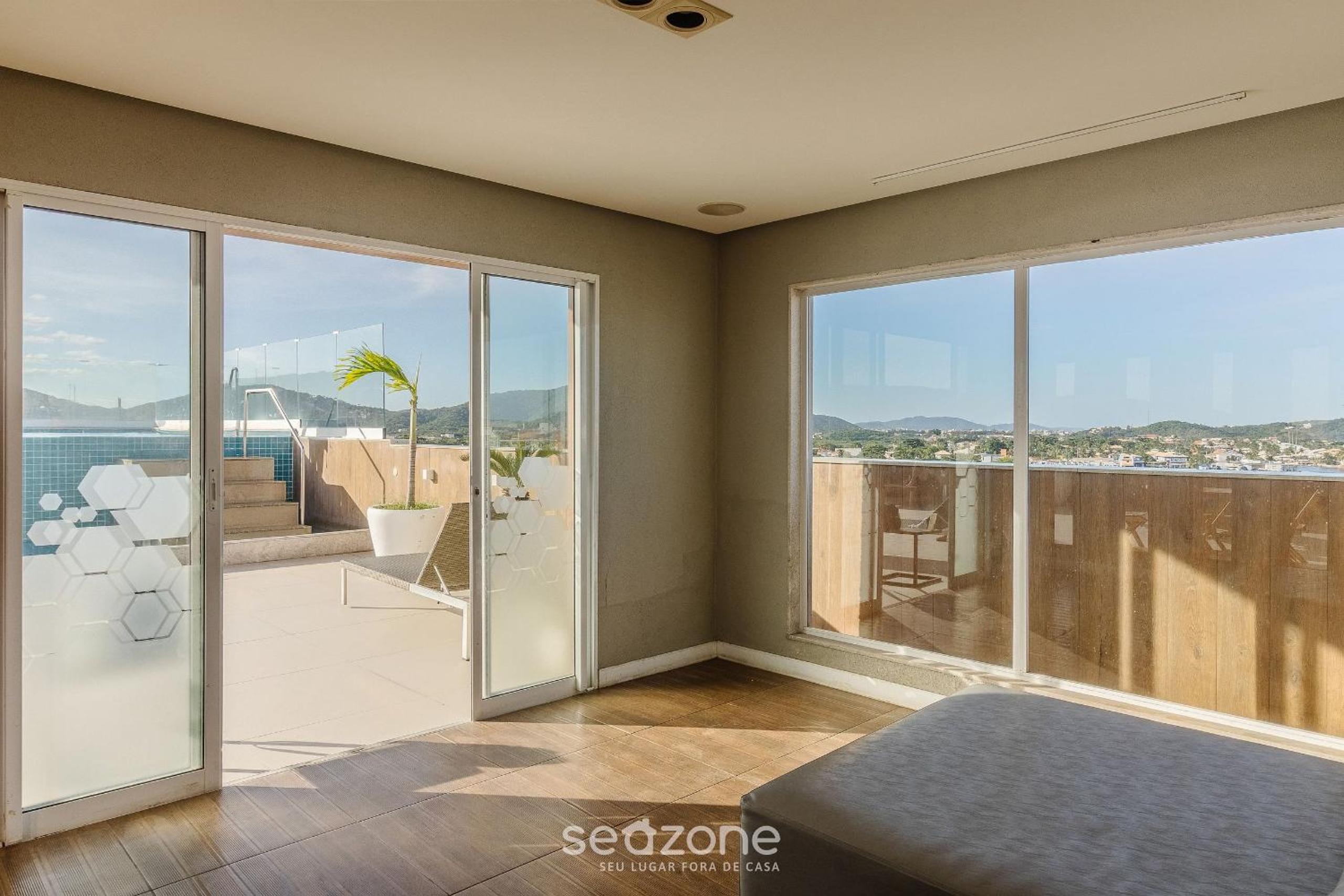 Stay with pool and sauna just steps from the beach in Cabo Frio - HSC