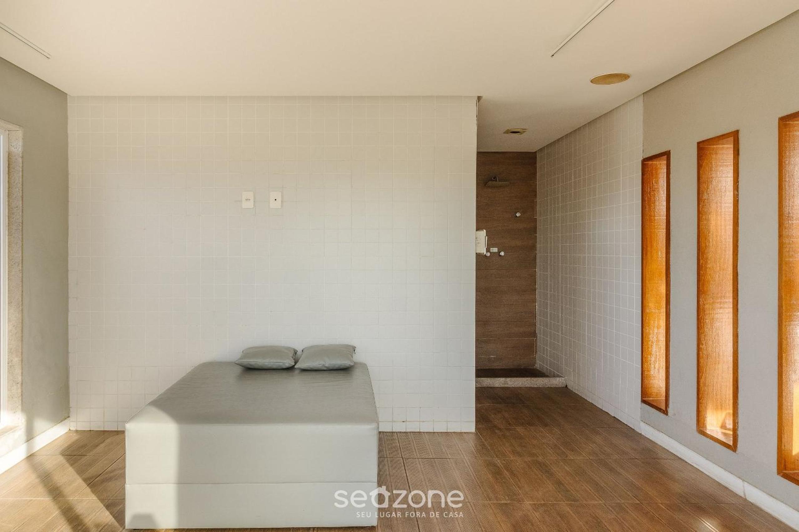 Stay with pool and sauna just steps from the beach in Cabo Frio - HSC