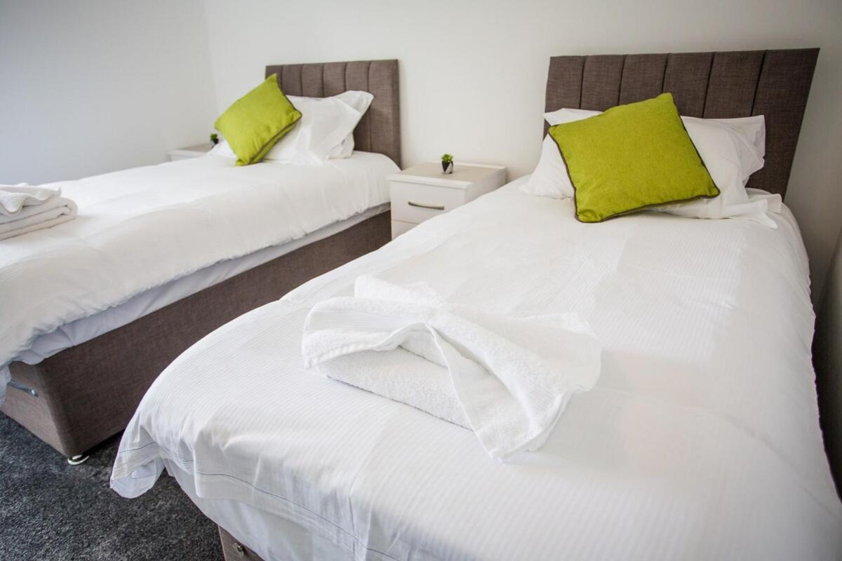 Halford House 3 Bed Town Centre Home from Home with Parking for 2 cars Prime Location Tamworth