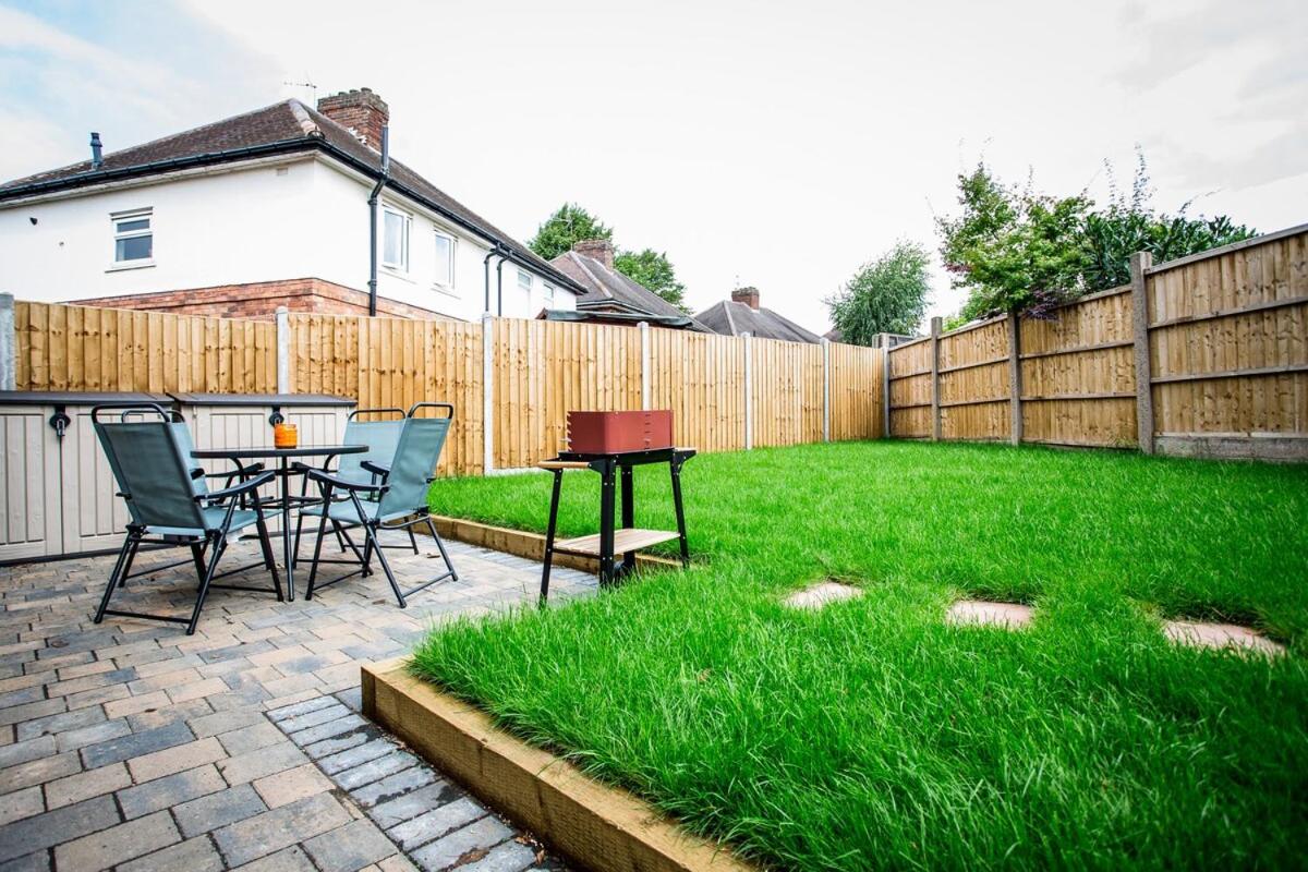 Halford House 3 Bed Town Centre Home from Home with Parking for 2 cars Prime Location Tamworth