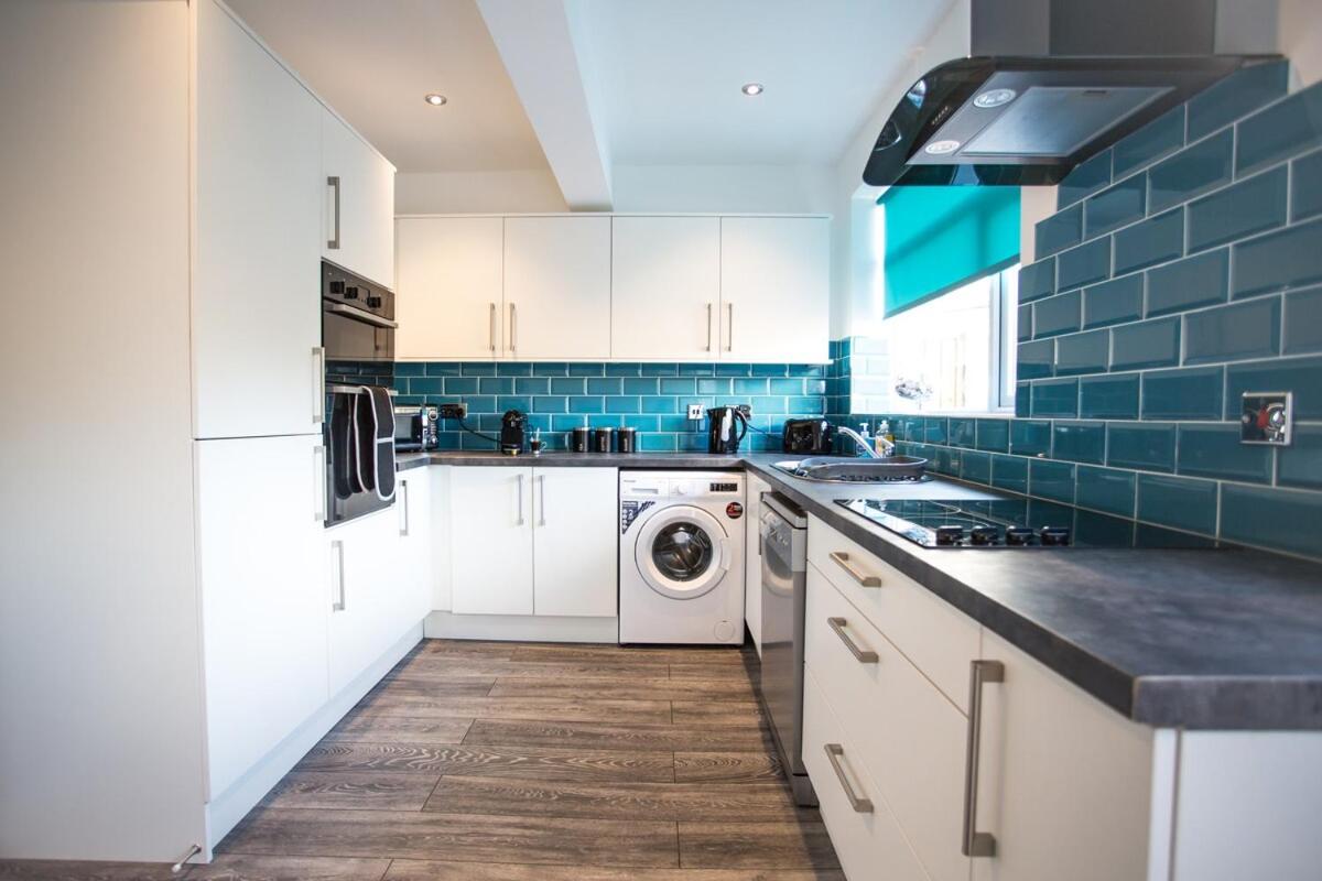 Halford House 3 Bed Town Centre Home from Home with Parking for 2 cars Prime Location Tamworth