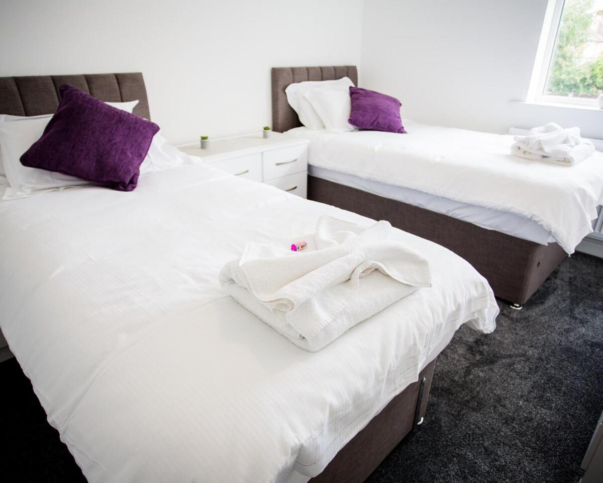 Halford House 3 Bed Town Centre Home from Home with Parking for 2 cars Prime Location Tamworth