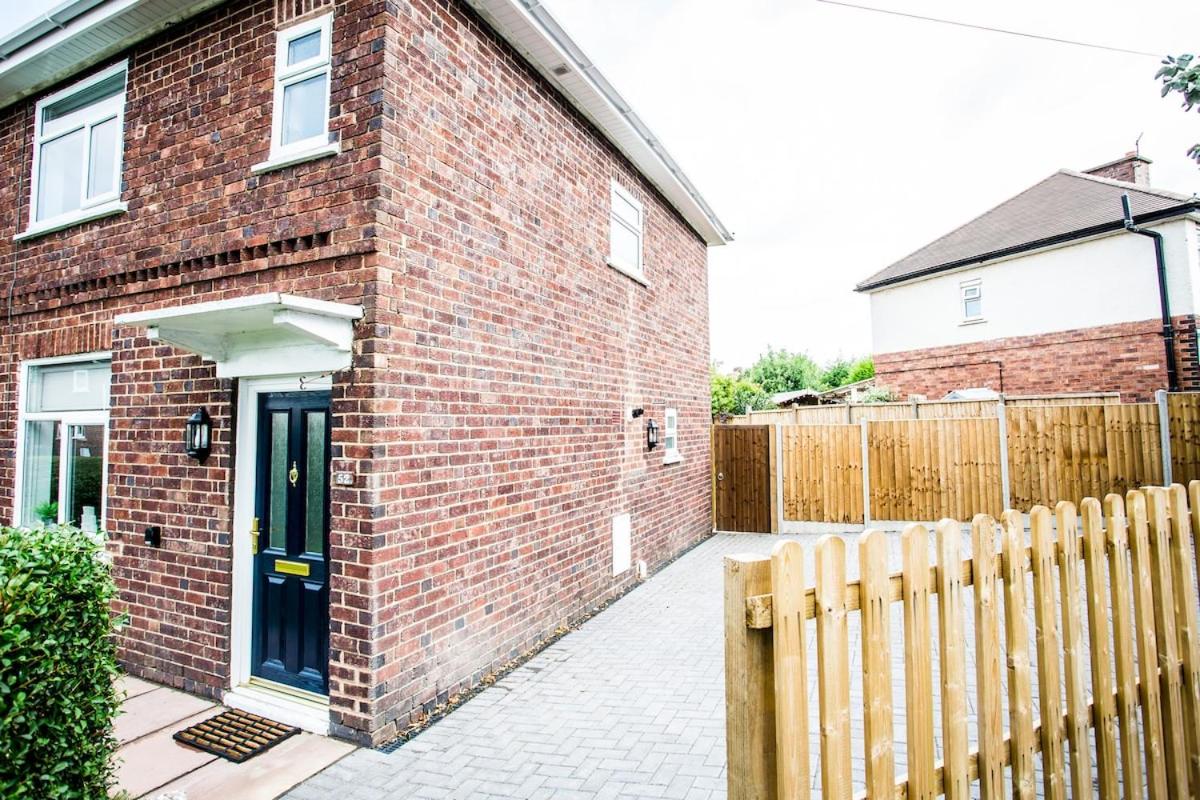 Halford House 3 Bed Town Centre Home from Home with Parking for 2 cars Prime Location Tamworth