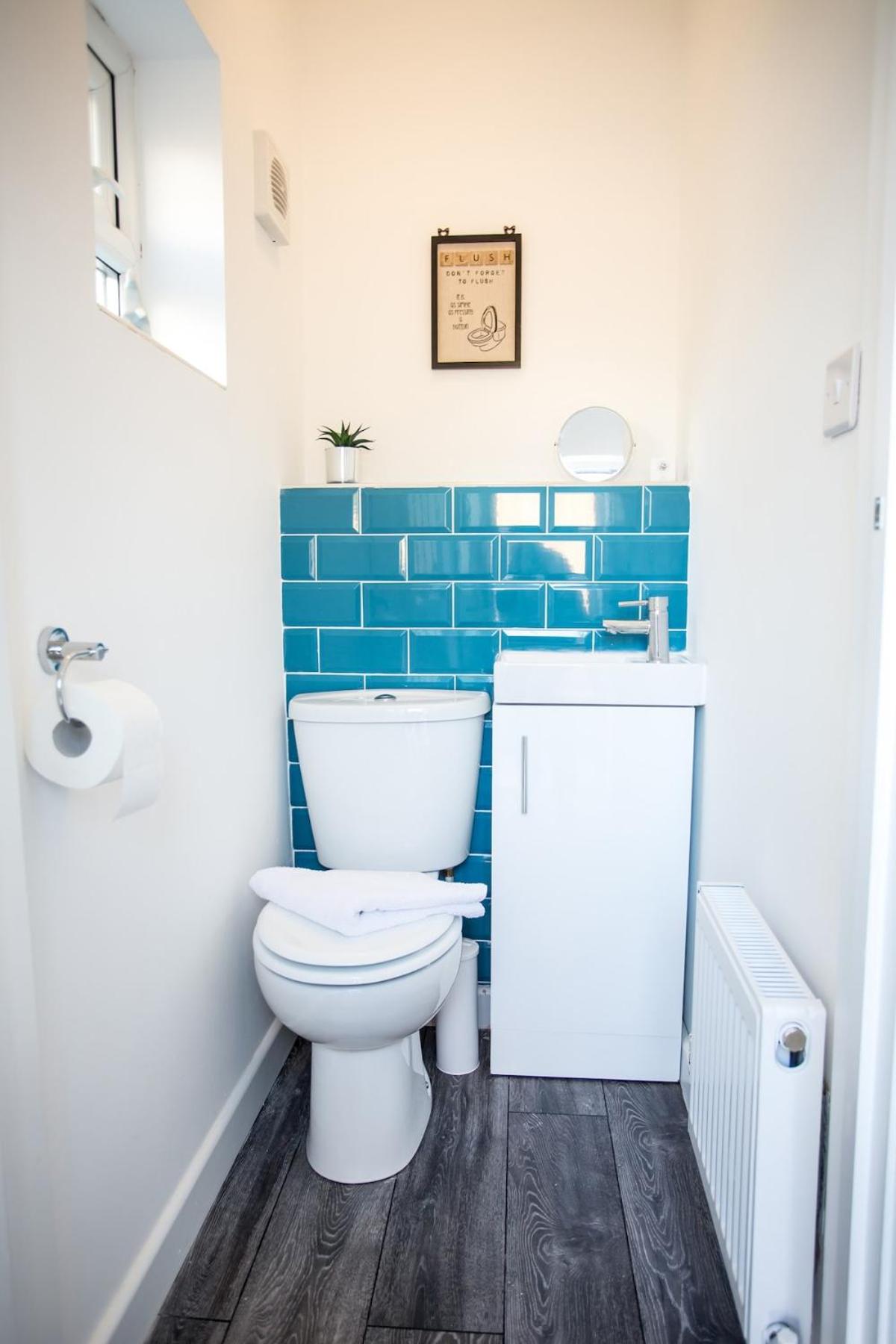 Halford House 3 Bed Town Centre Home from Home with Parking for 2 cars Prime Location Tamworth