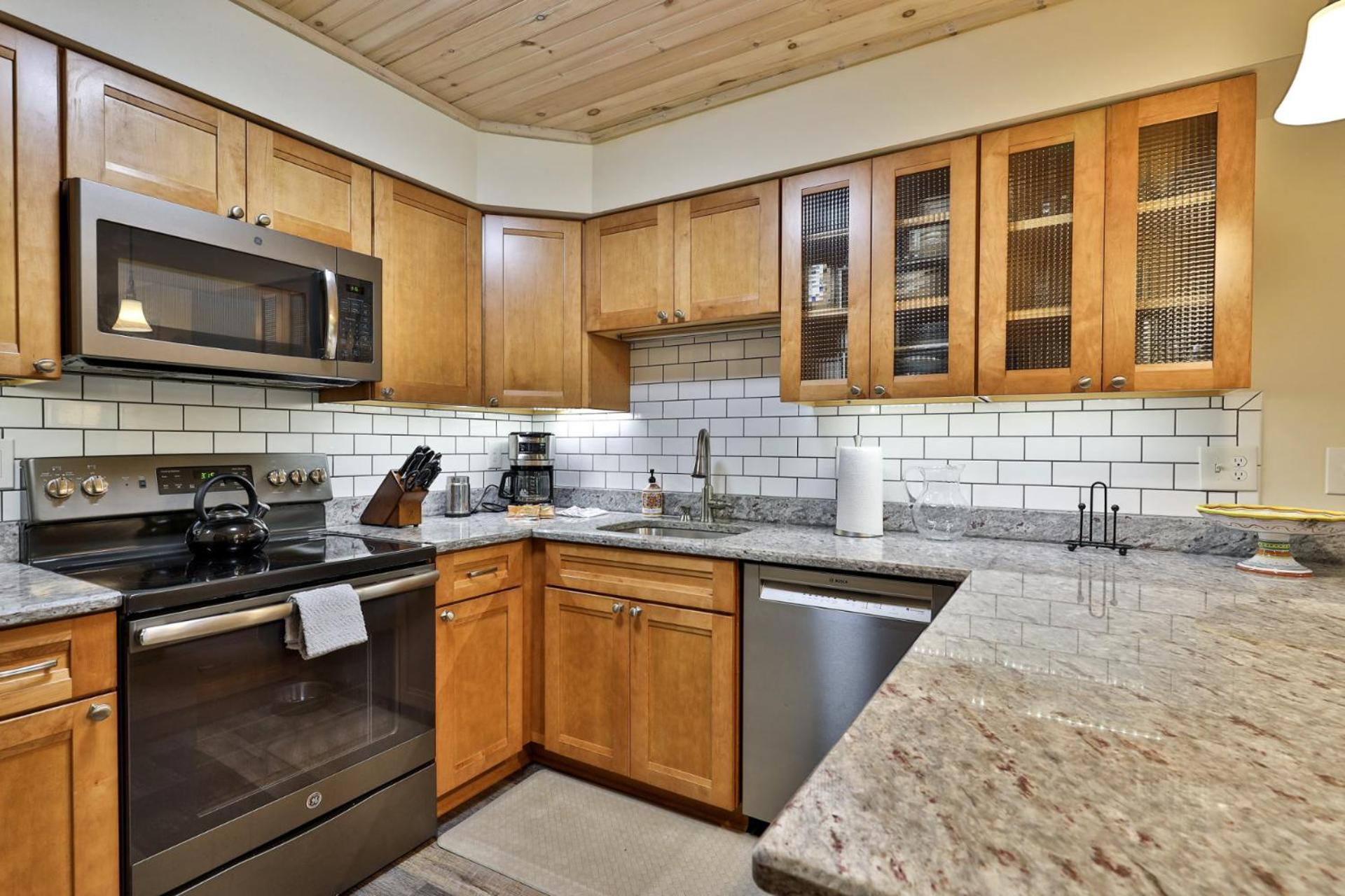 Private Killington Home with Indoor Hot Tub and 2 Living Rooms