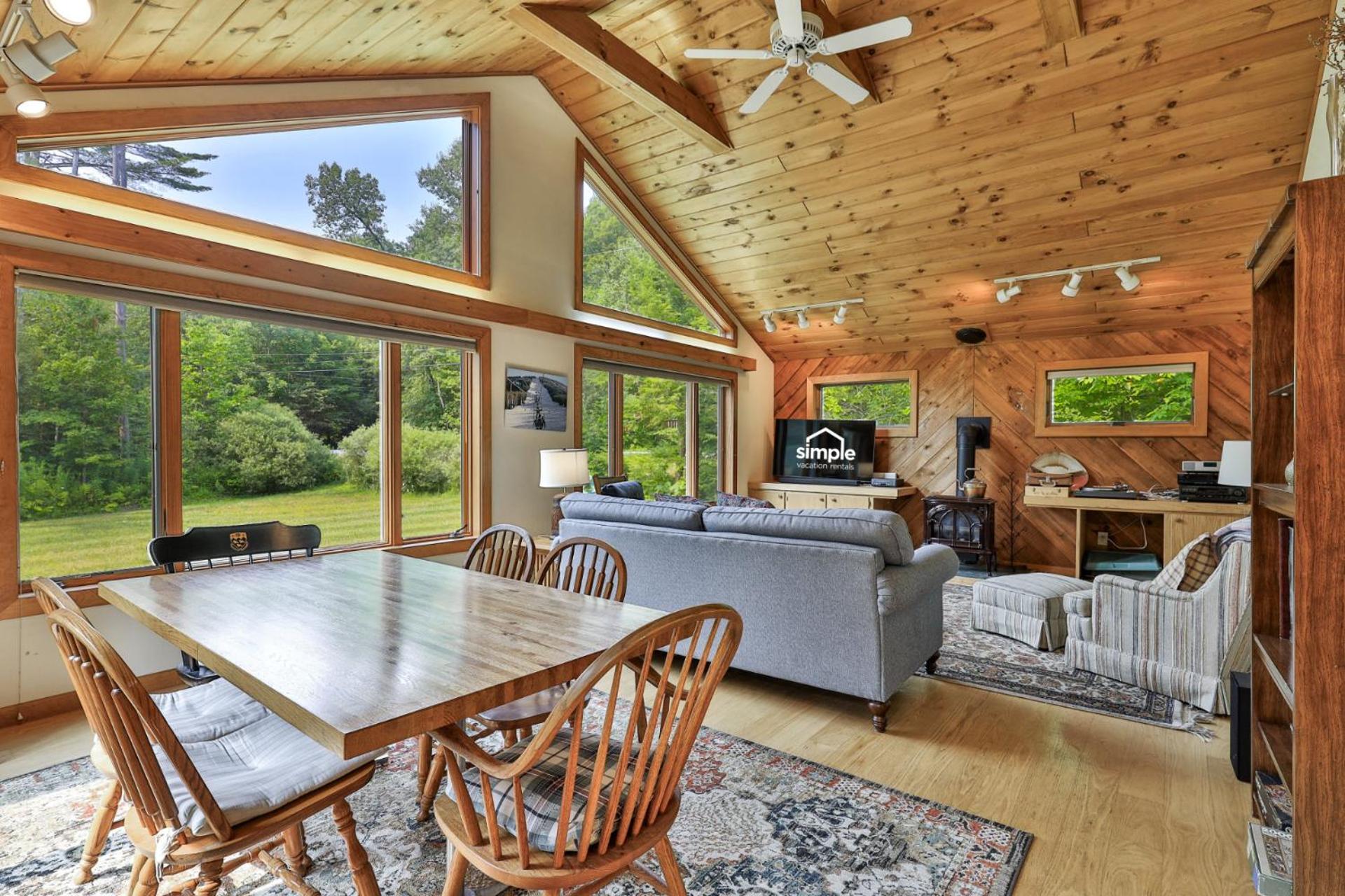 Private Killington Home with Indoor Hot Tub and 2 Living Rooms