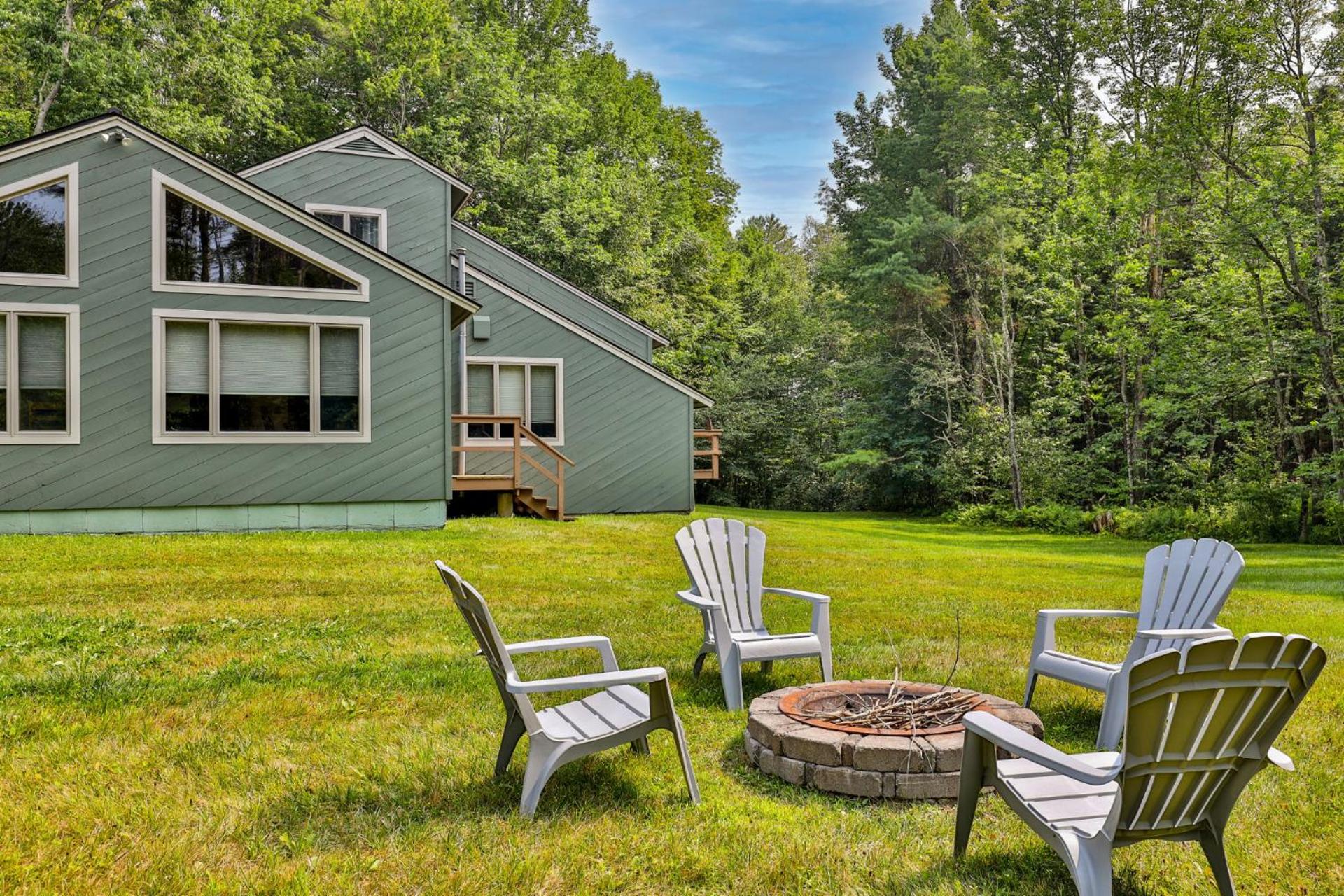 Private Killington Home with Indoor Hot Tub and 2 Living Rooms