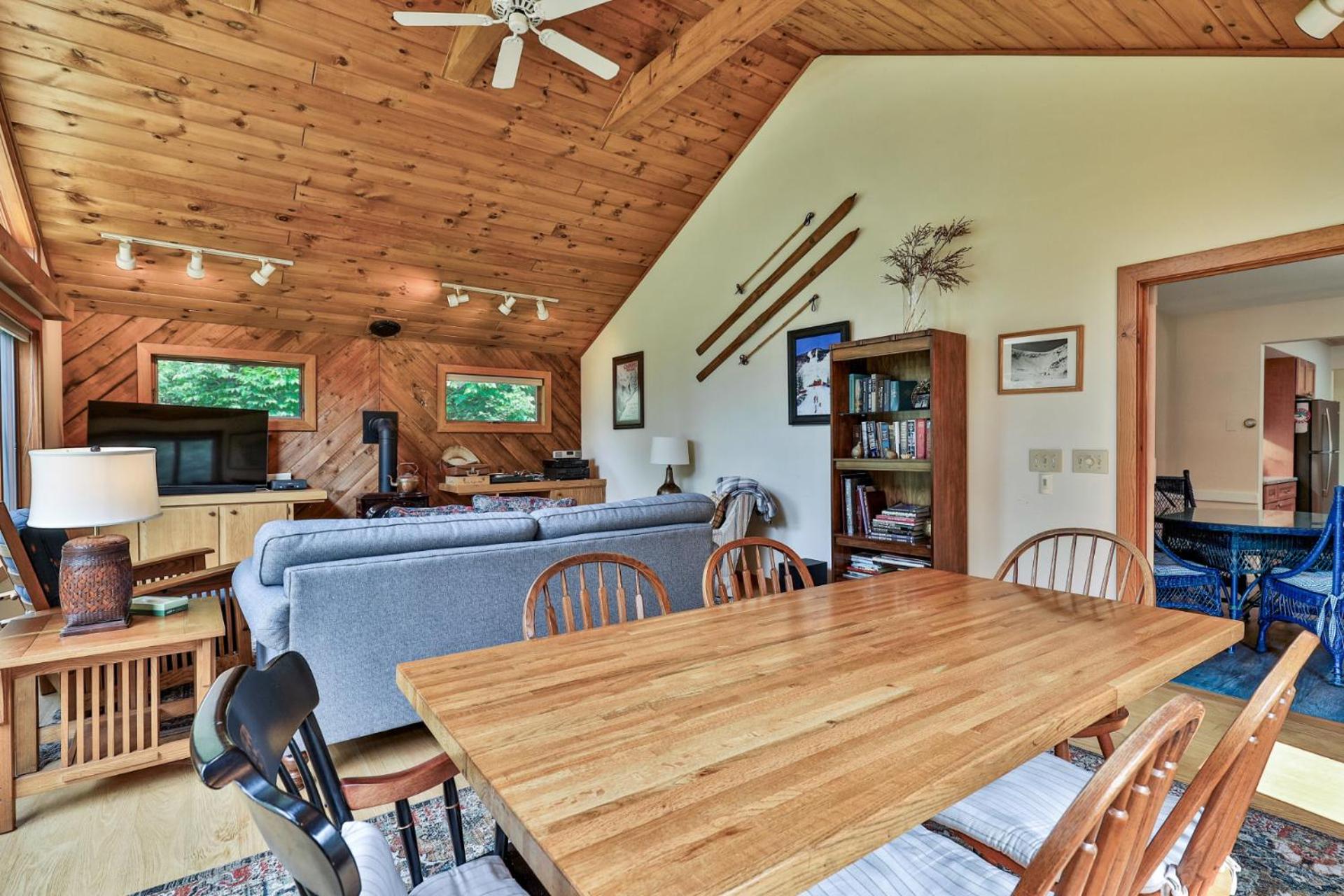 Private Killington Home with Indoor Hot Tub and 2 Living Rooms