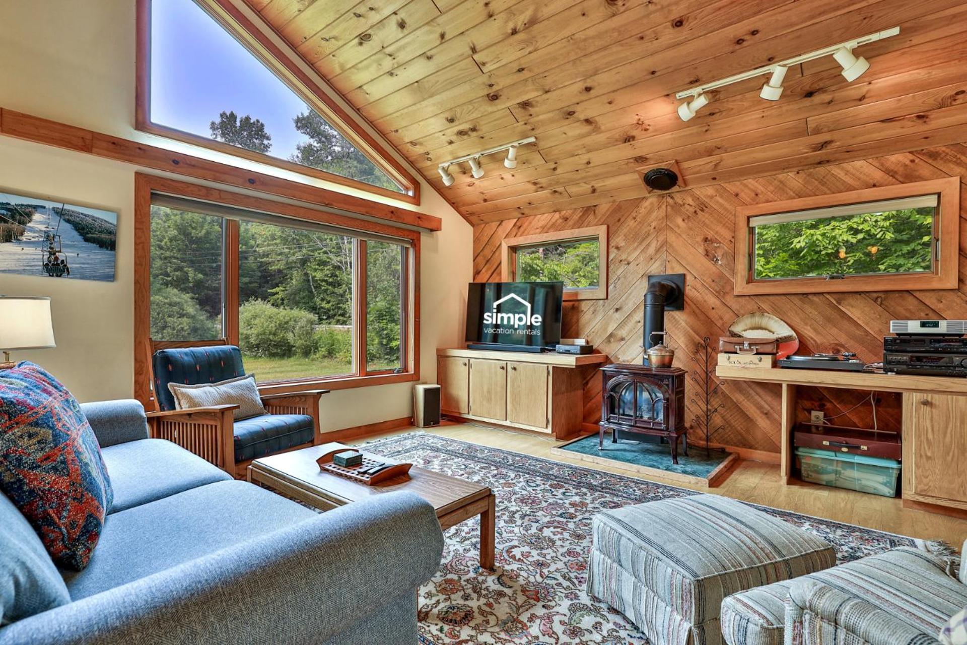 Private Killington Home with Indoor Hot Tub and 2 Living Rooms