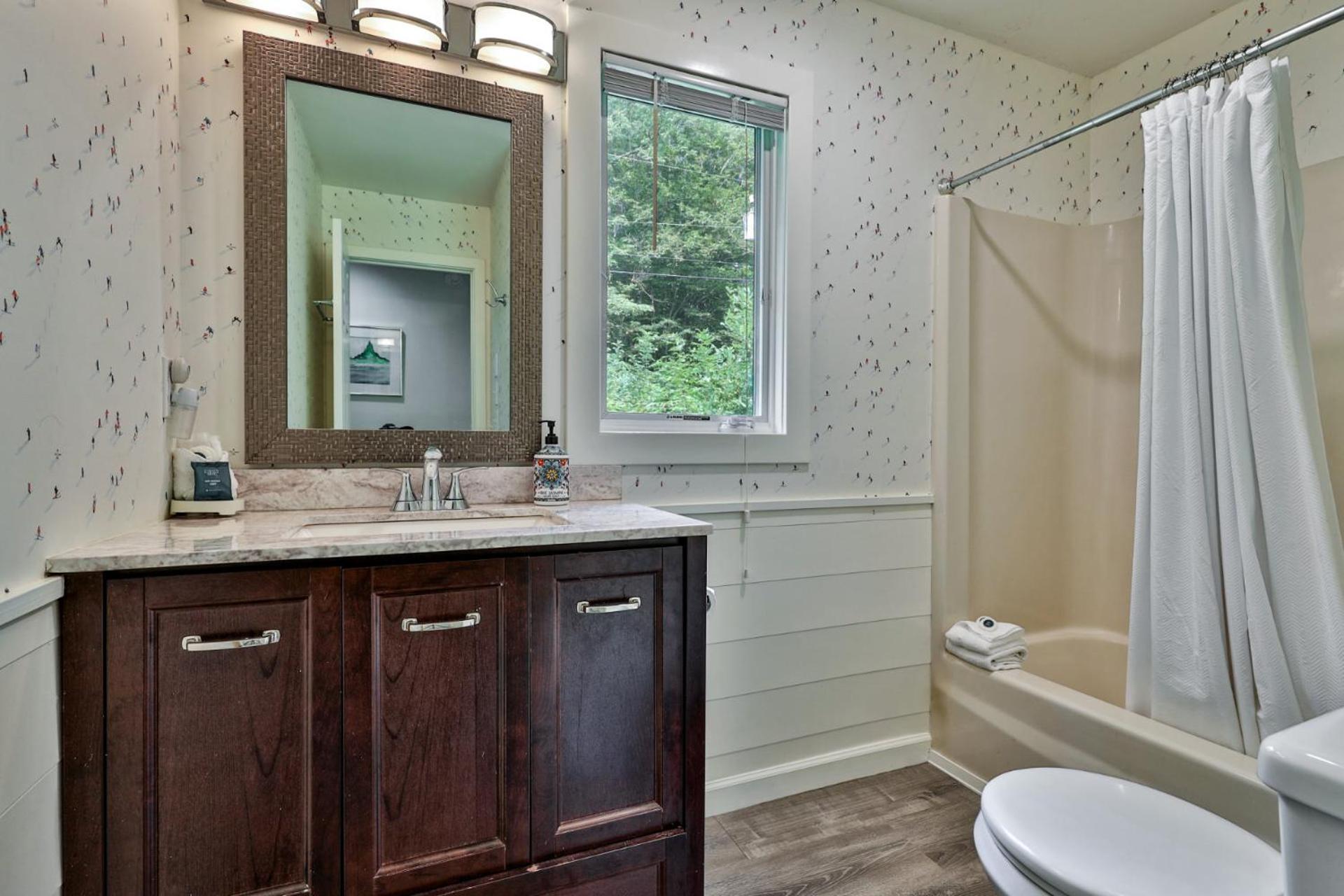 Private Killington Home with Indoor Hot Tub and 2 Living Rooms