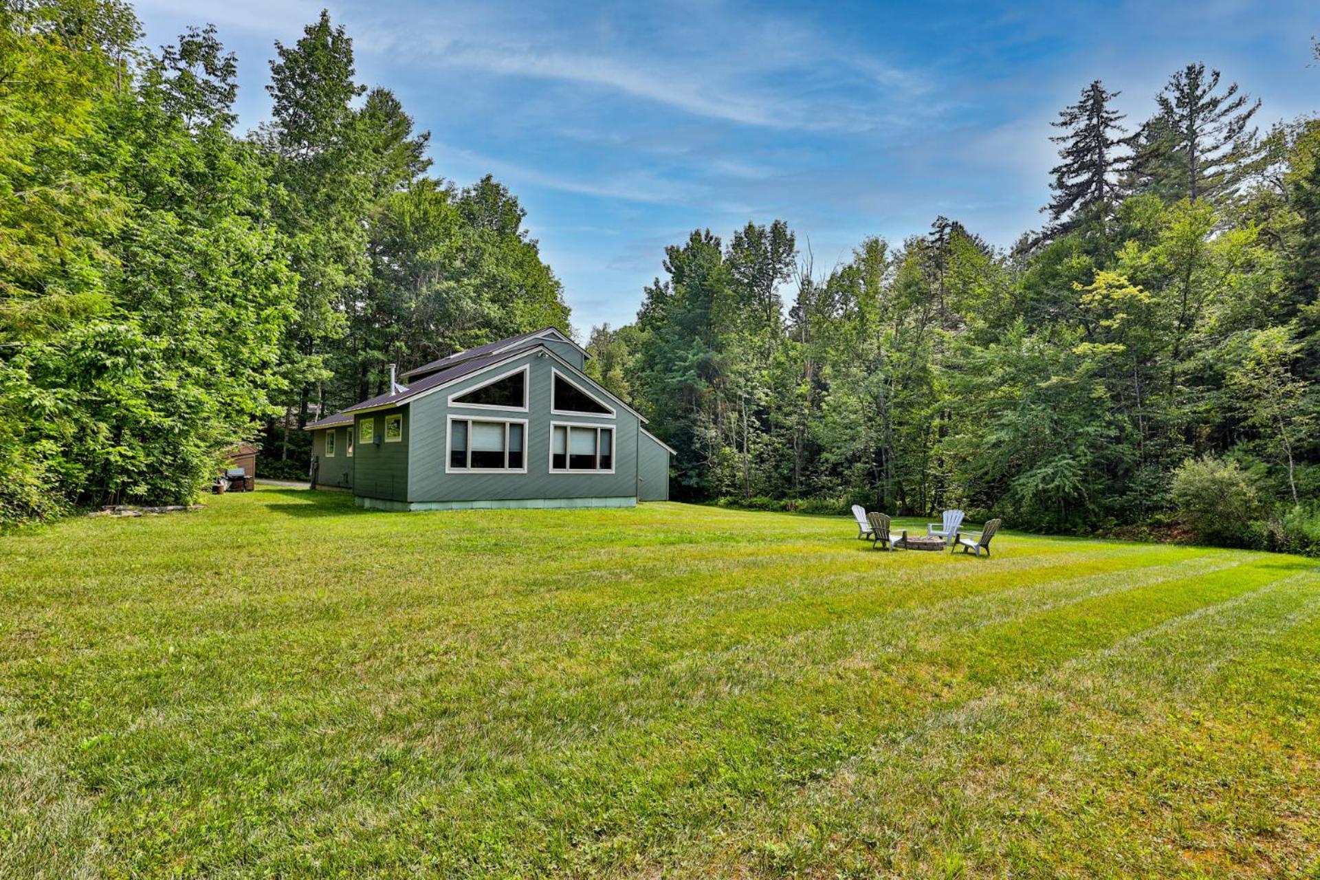 Private Killington Home with Indoor Hot Tub and 2 Living Rooms