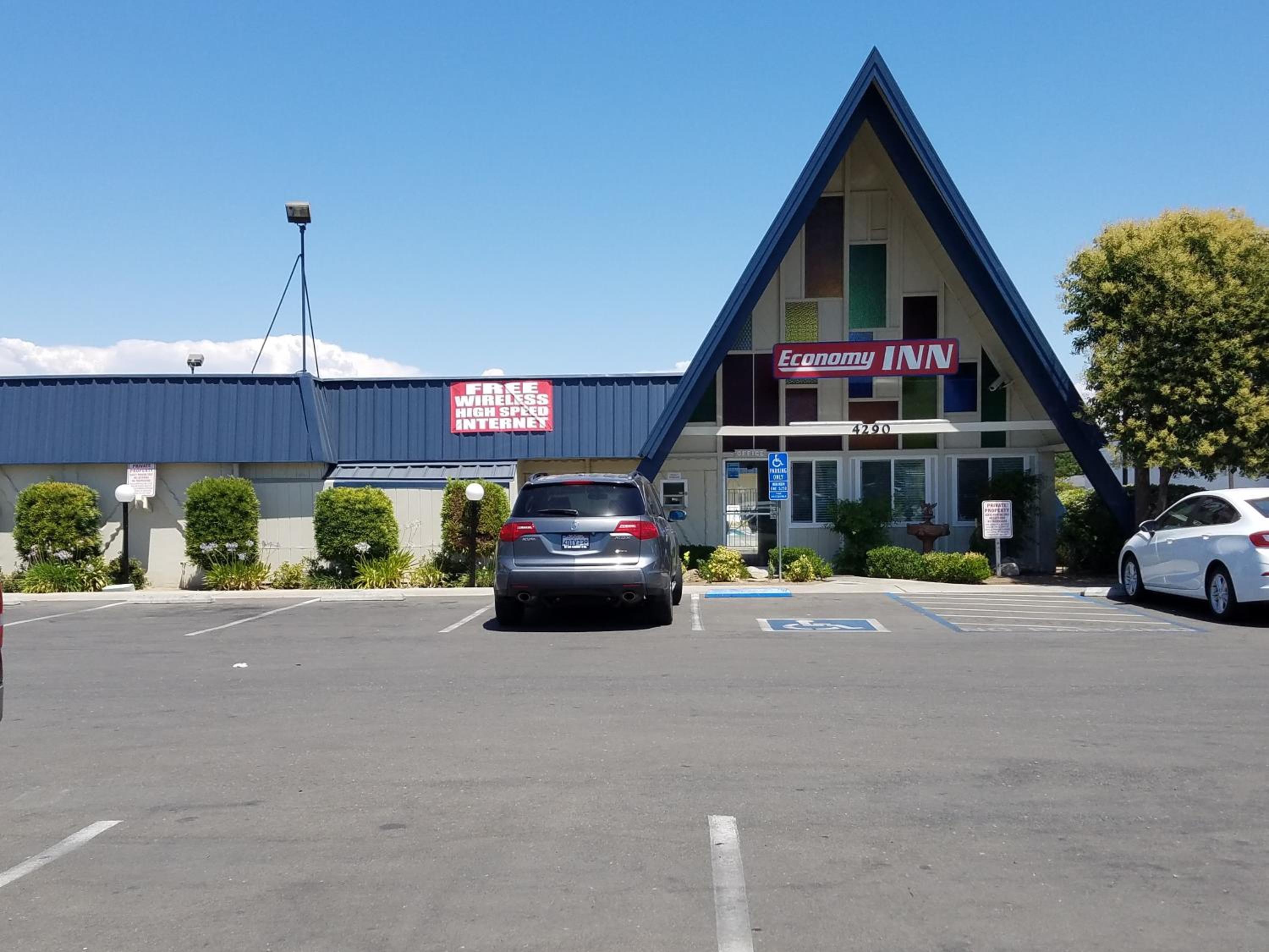 Economy Inn Fresno Yosemite '''NEWLY REMODELED'''