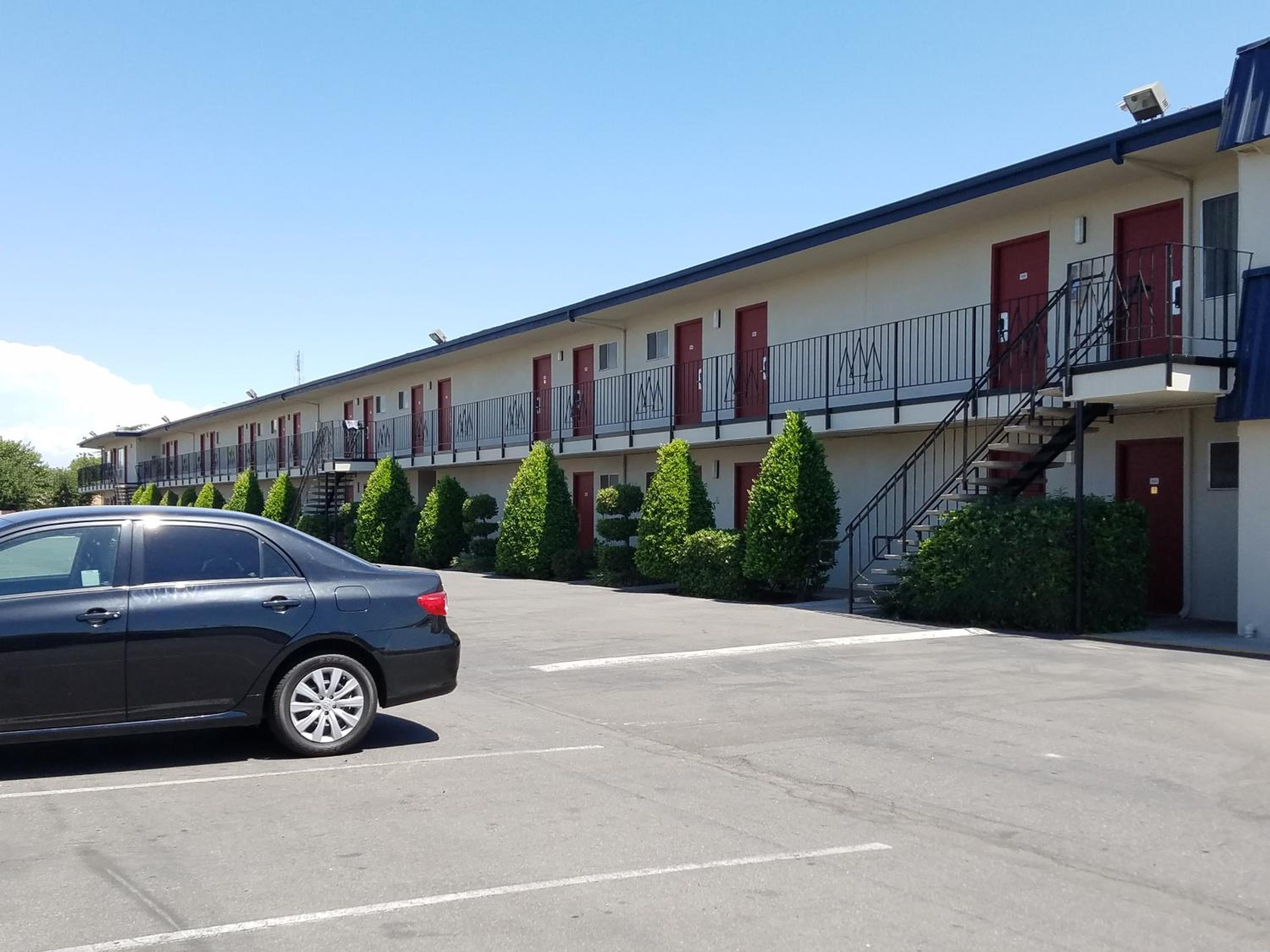 Economy Inn Fresno Yosemite '''NEWLY REMODELED'''