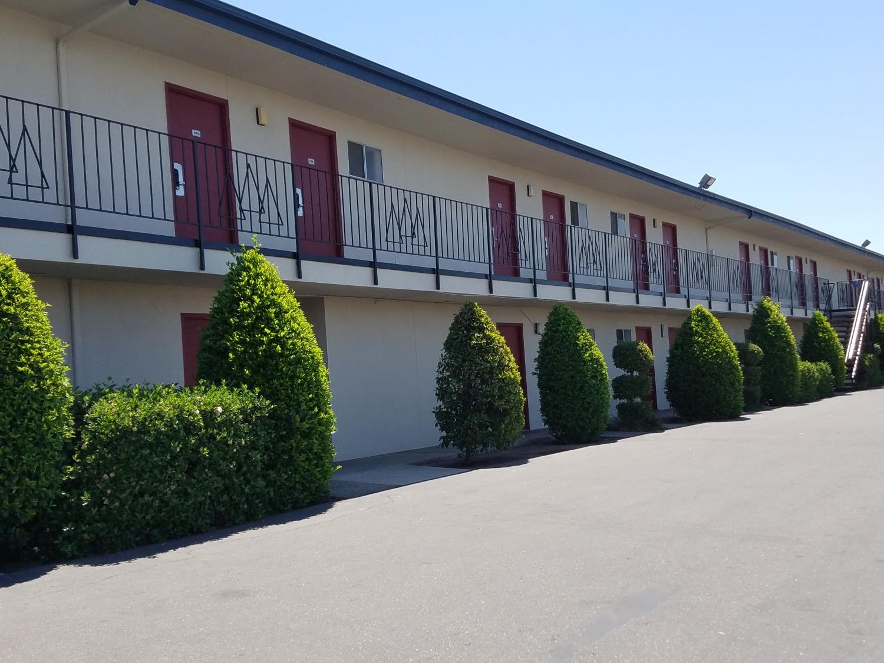 Economy Inn Fresno Yosemite '''NEWLY REMODELED'''