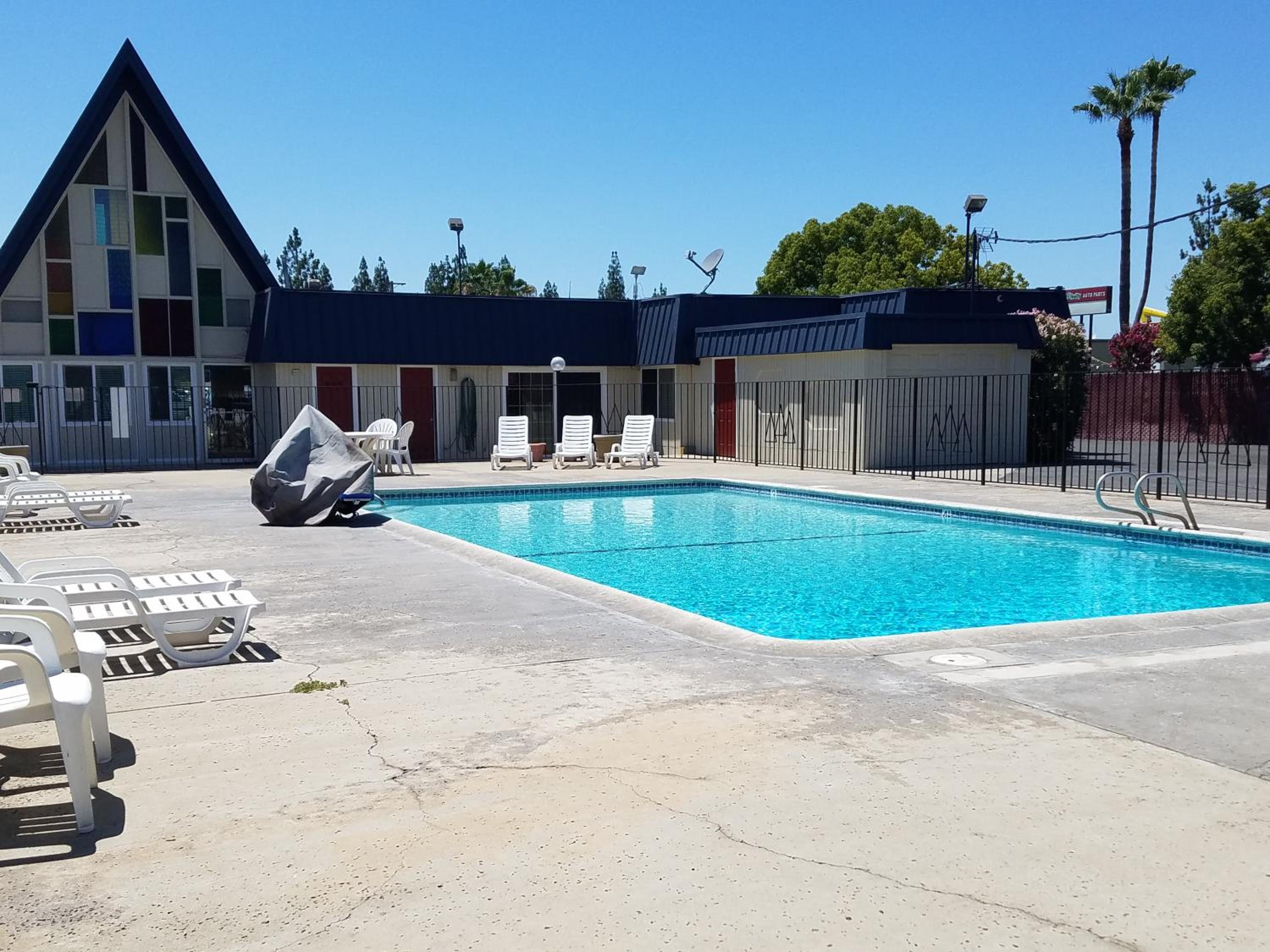 Economy Inn Fresno Yosemite '''NEWLY REMODELED'''