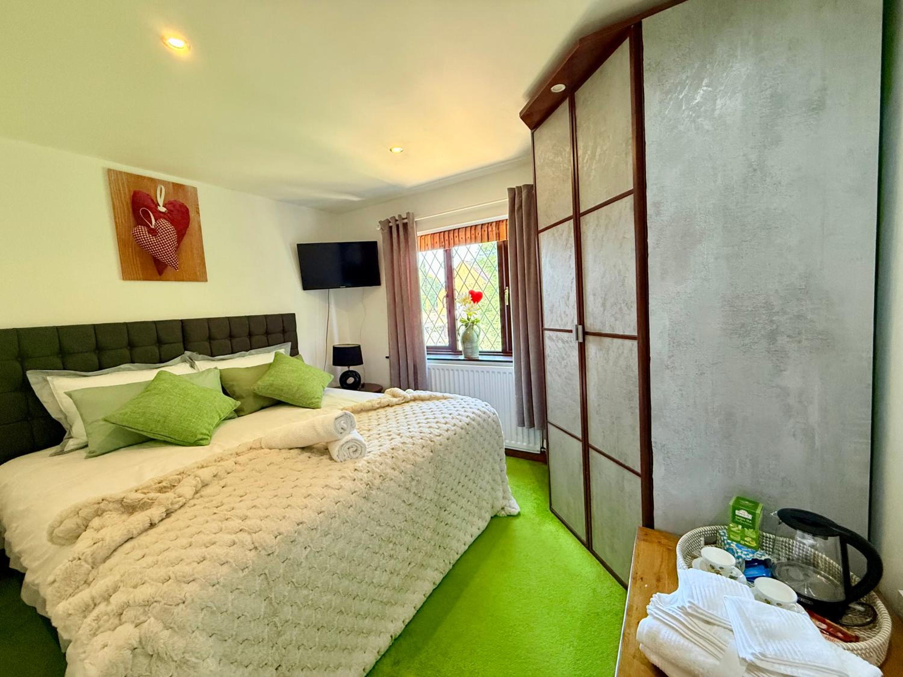 DAINTY HOME STAY - 6 BDR Contractors, Family & Group