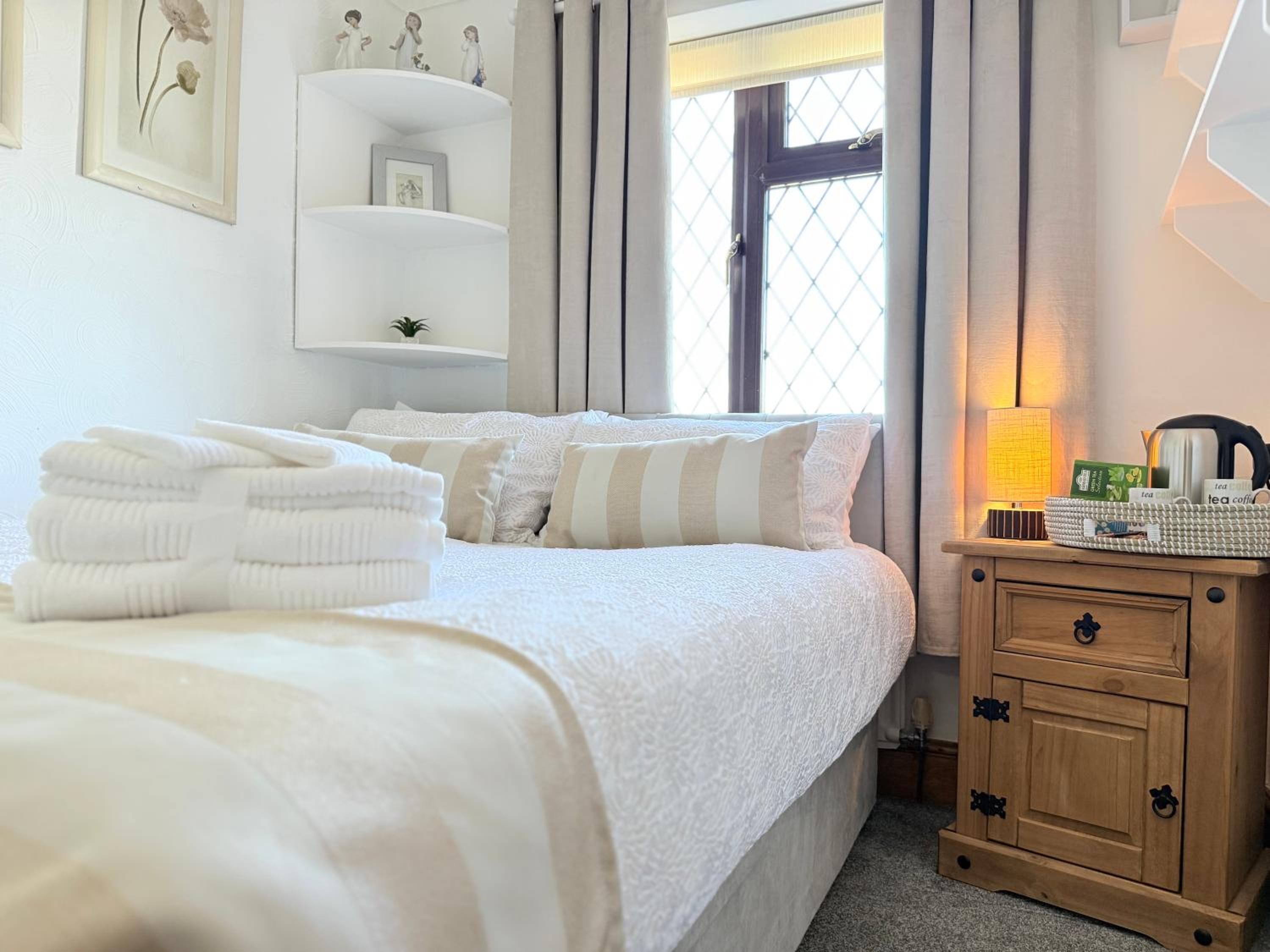 DAINTY HOME STAY - 6 BDR Contractors, Family & Group