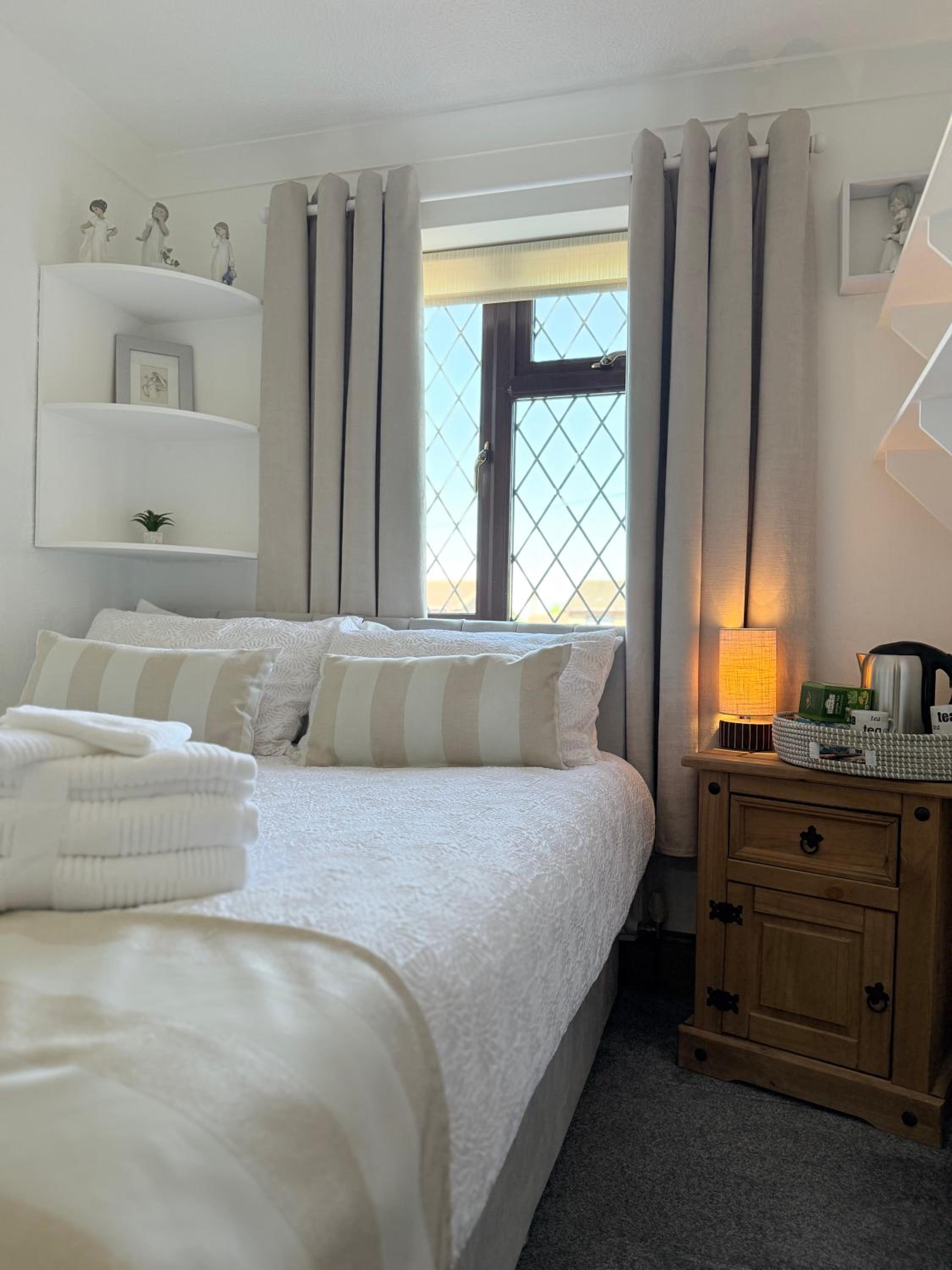DAINTY HOME STAY - 6 BDR Contractors, Family & Group