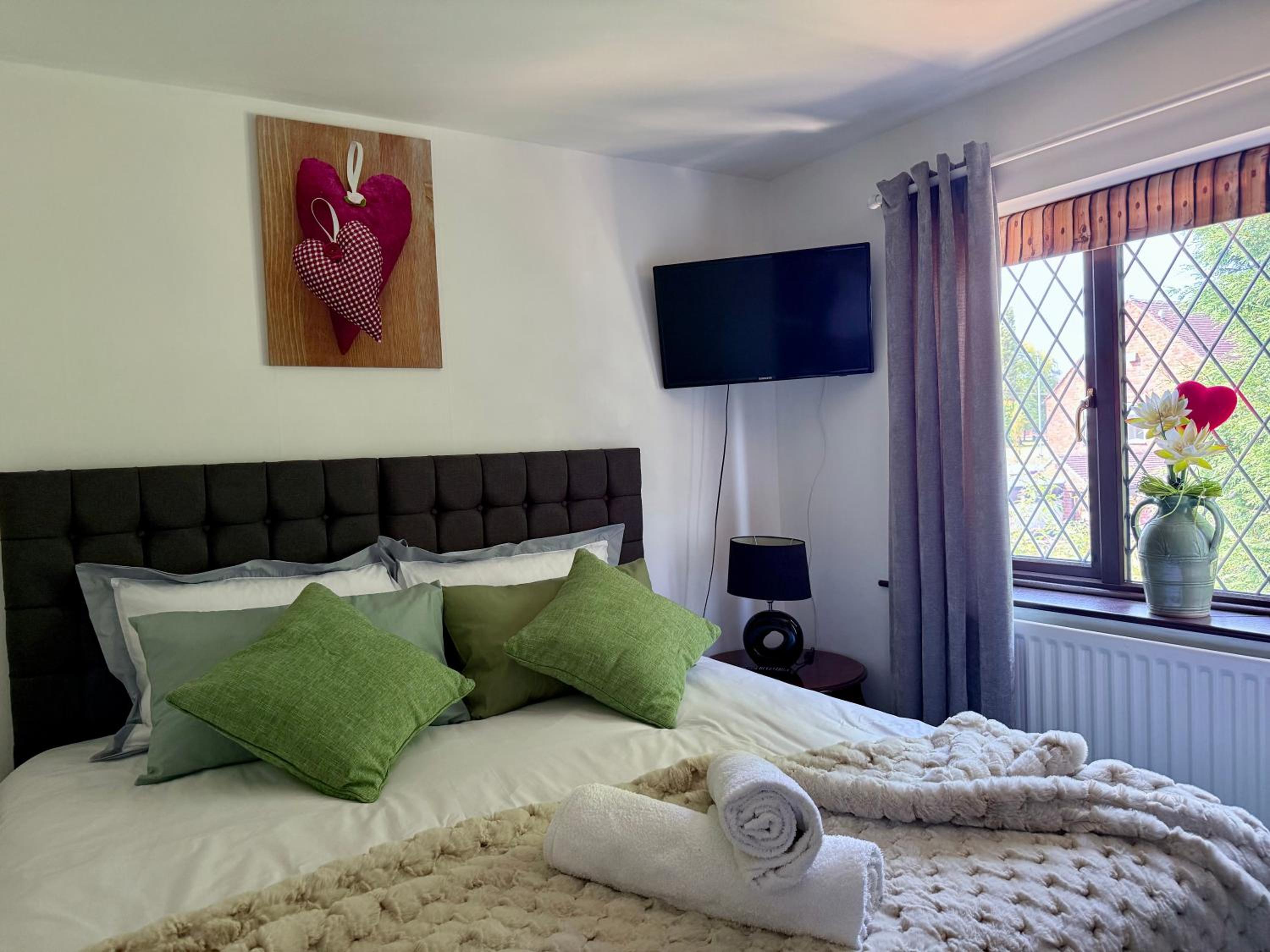 DAINTY HOME STAY - 6 BDR Contractors, Family & Group