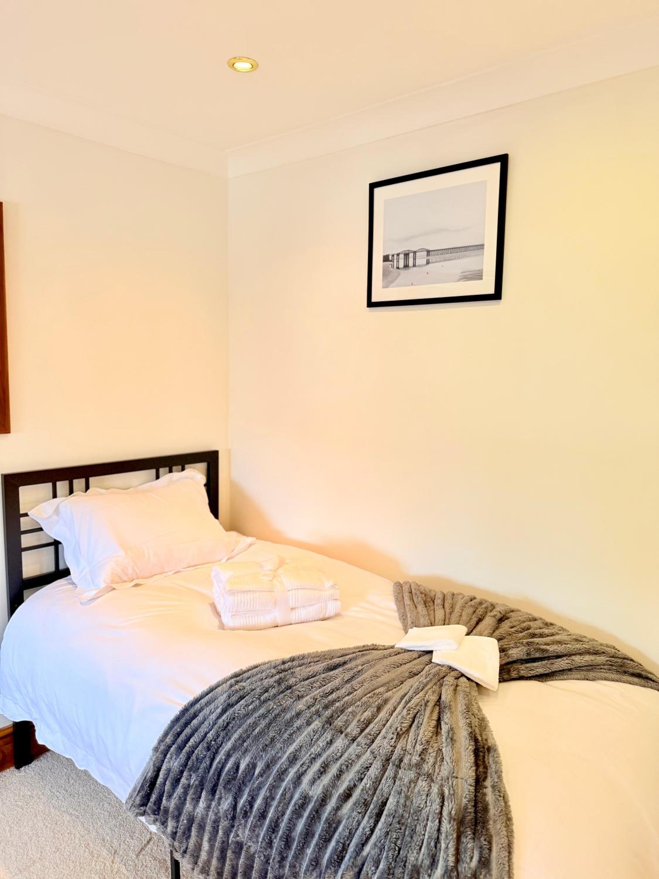 DAINTY HOME STAY - 6 BDR Contractors, Family & Group