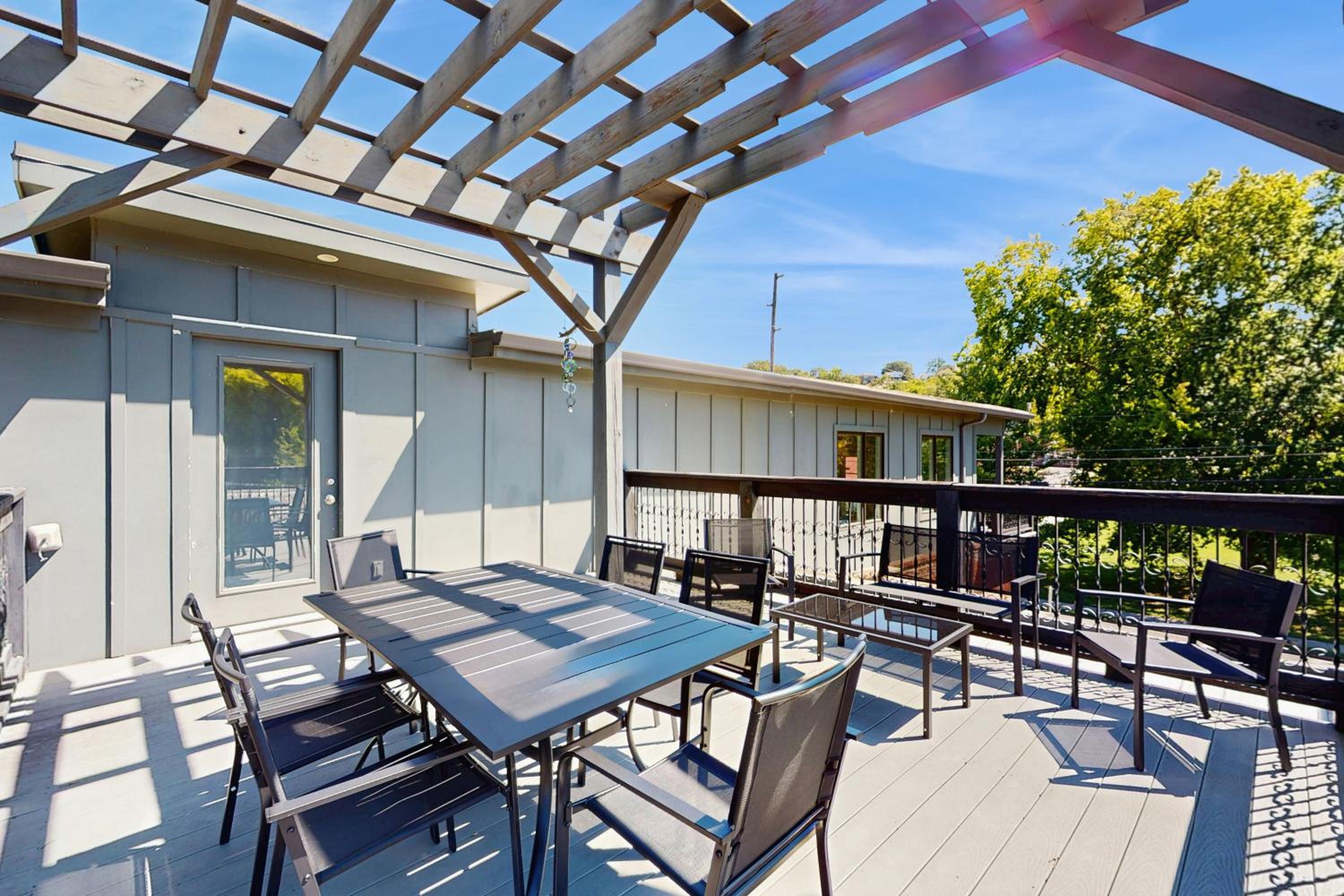 Walkable Gem! Dtwn Chattanooga Base with Balcony