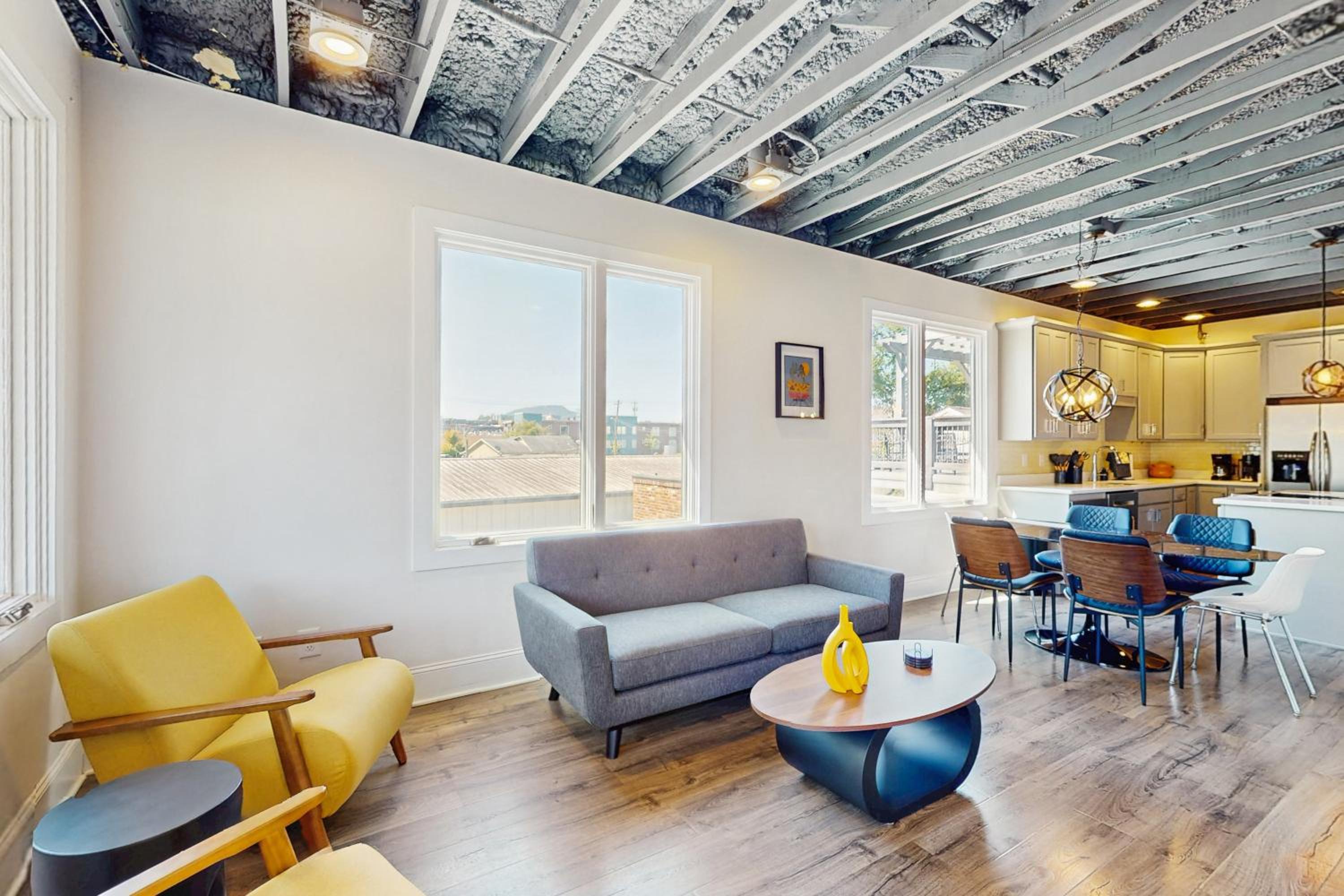 Walkable Gem! Dtwn Chattanooga Base with Balcony