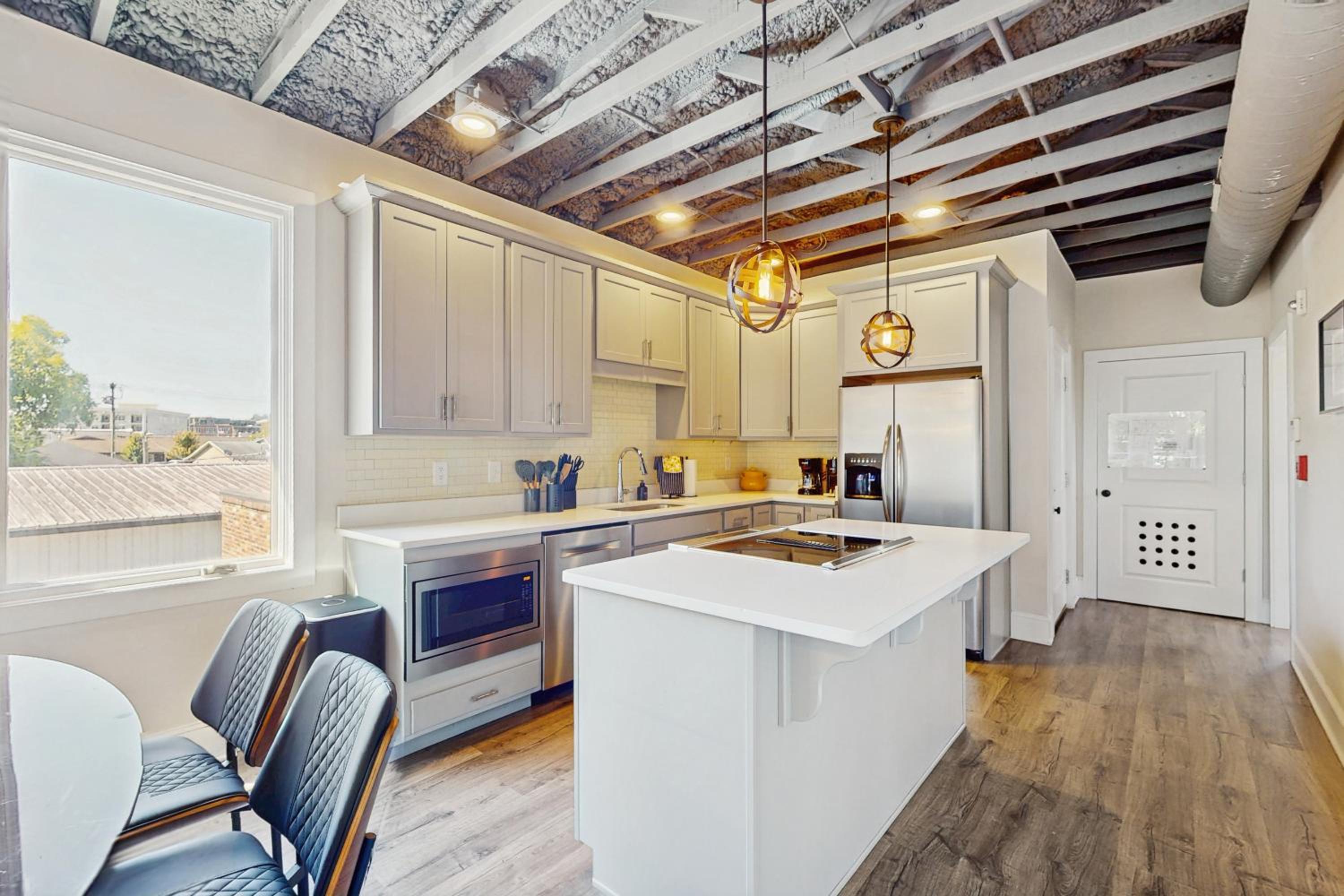 Walkable Gem! Dtwn Chattanooga Base with Balcony