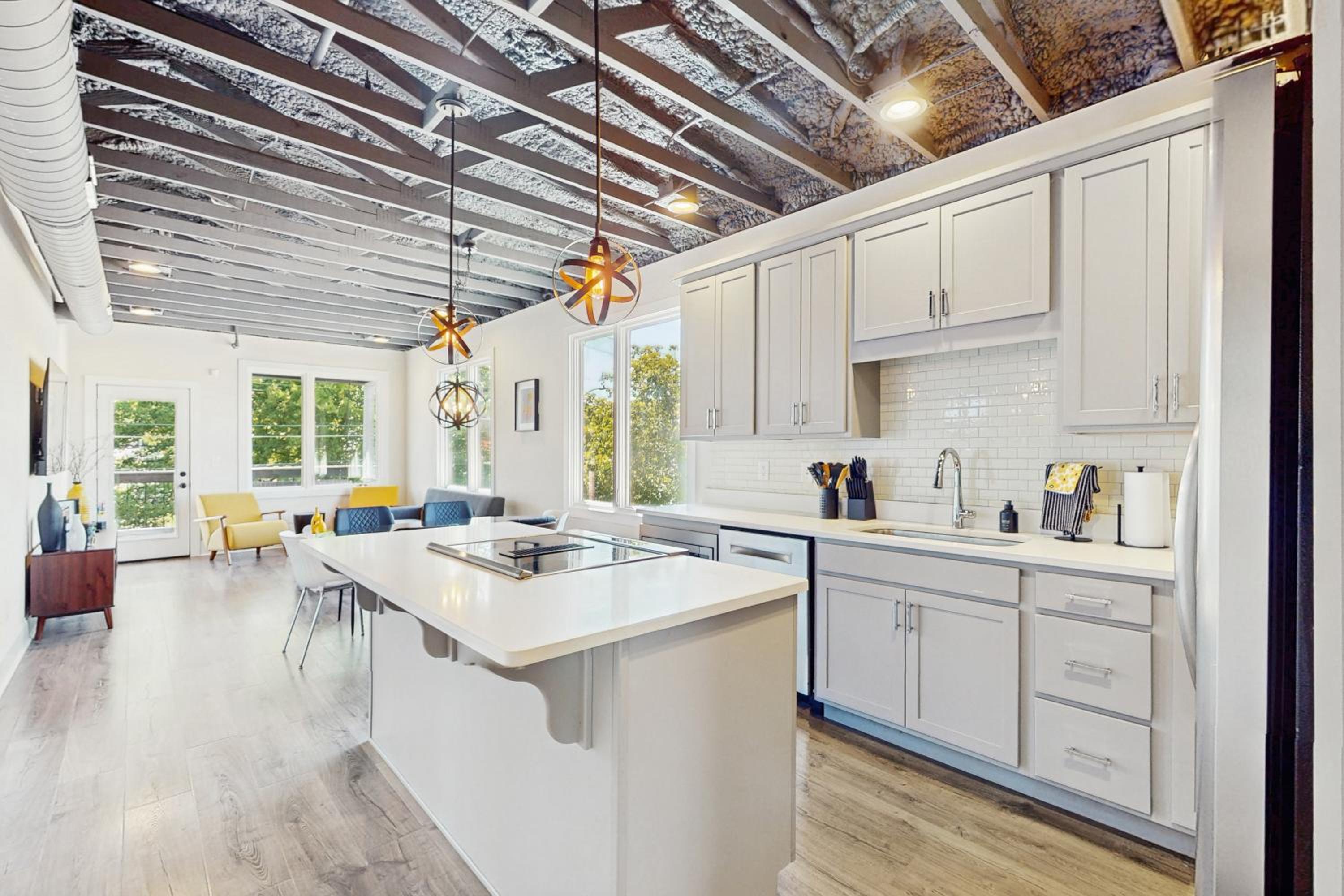 Walkable Gem! Dtwn Chattanooga Base with Balcony