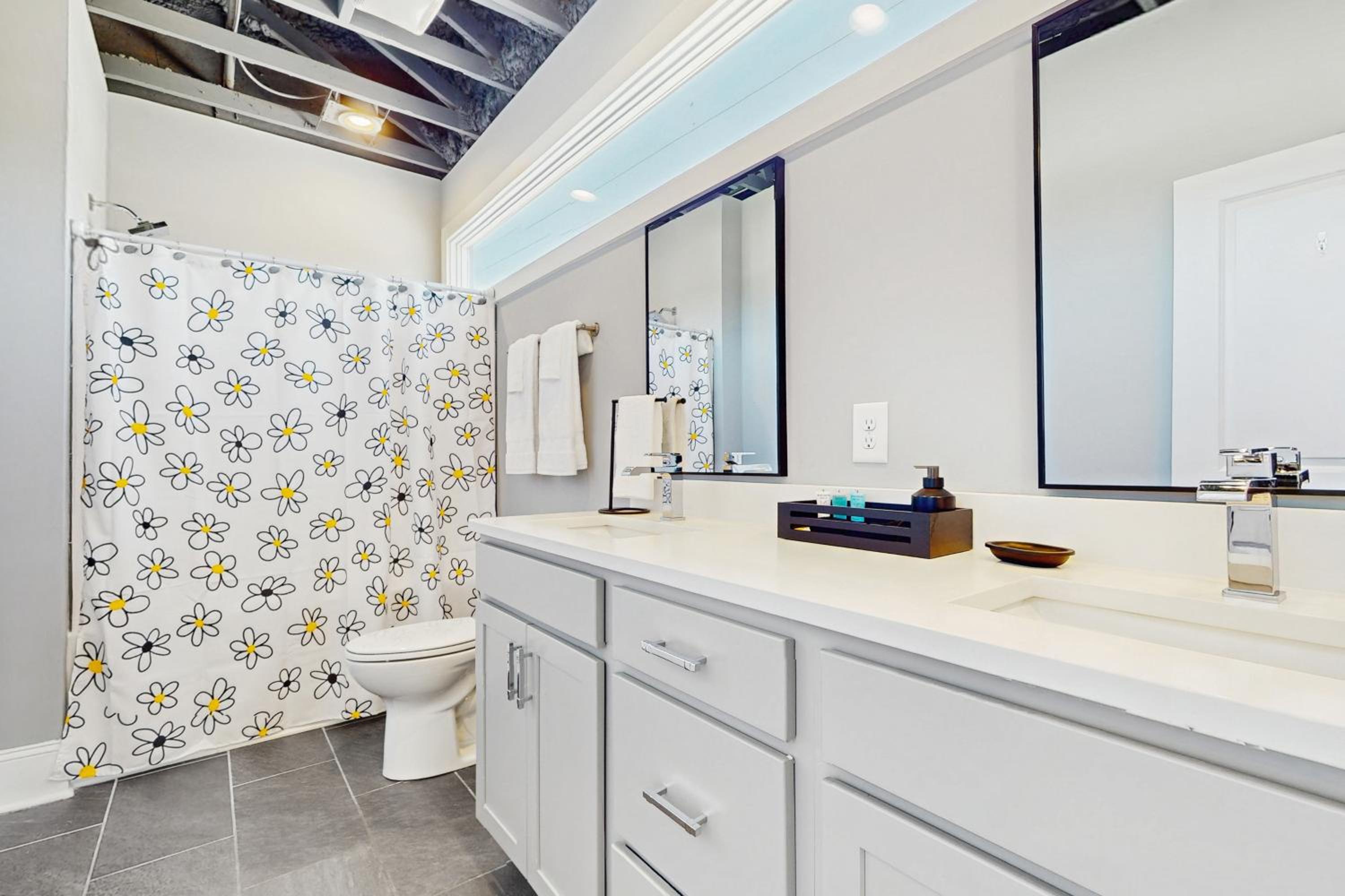 Walkable Gem! Dtwn Chattanooga Base with Balcony