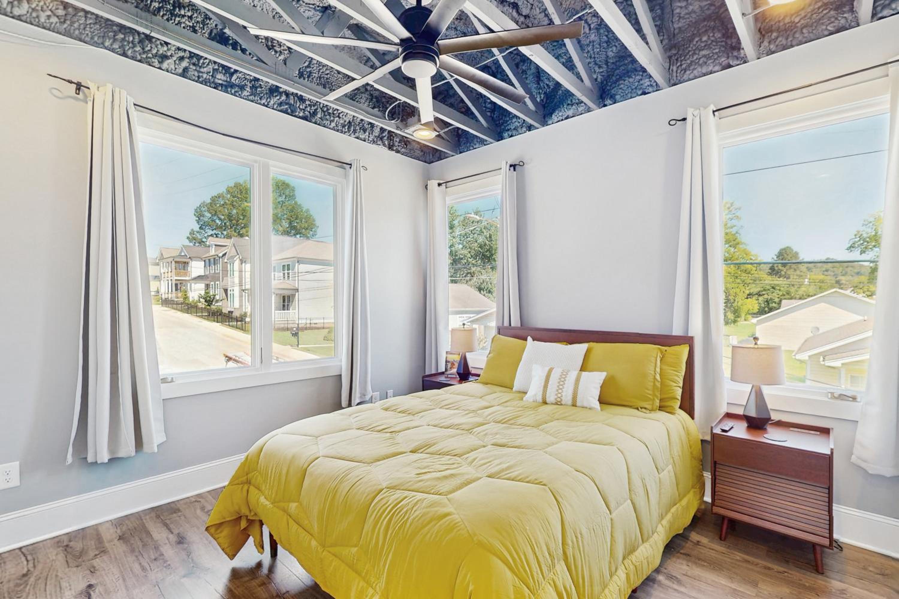Walkable Gem! Dtwn Chattanooga Base with Balcony