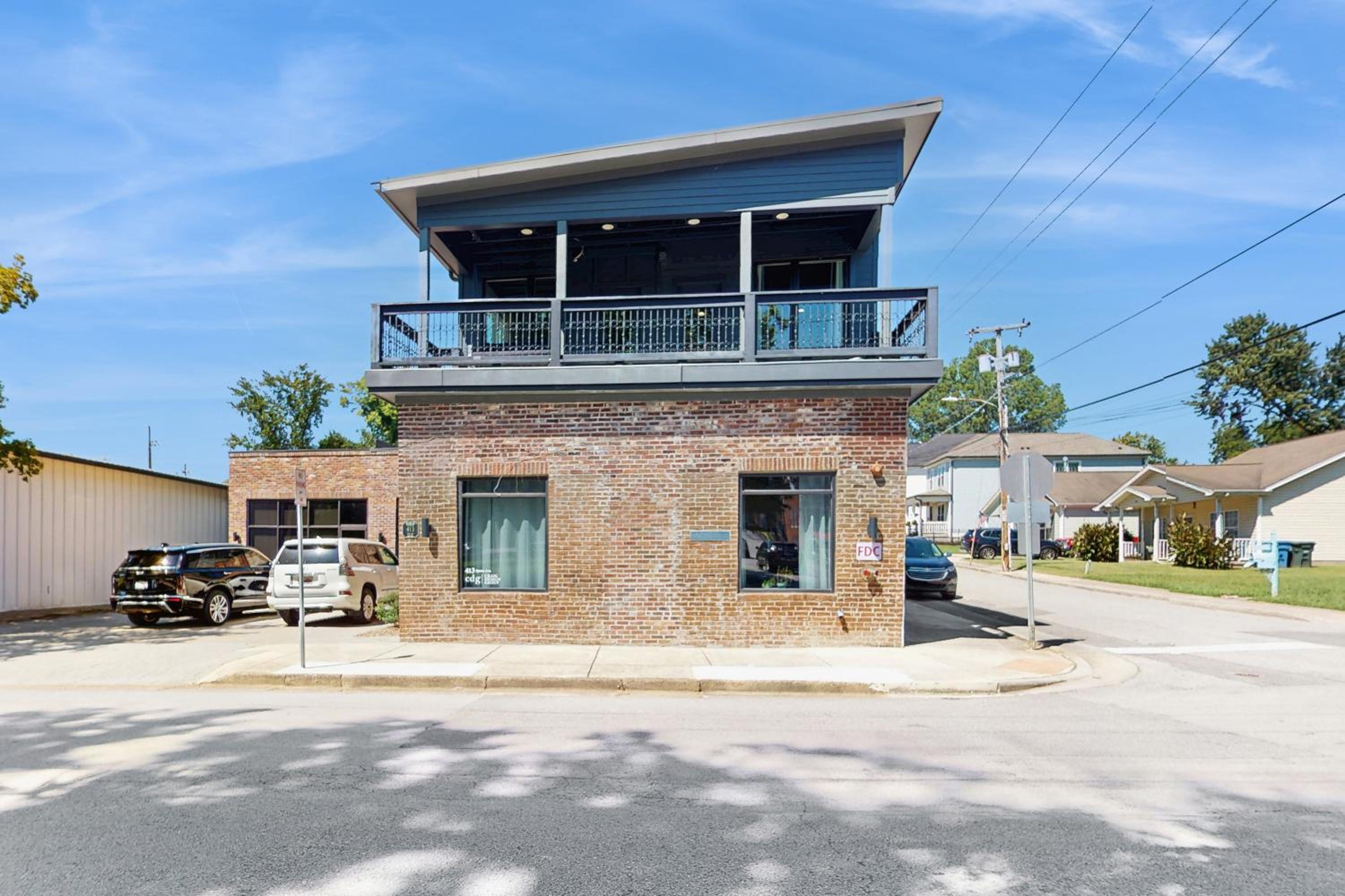 Walkable Gem! Dtwn Chattanooga Base with Balcony