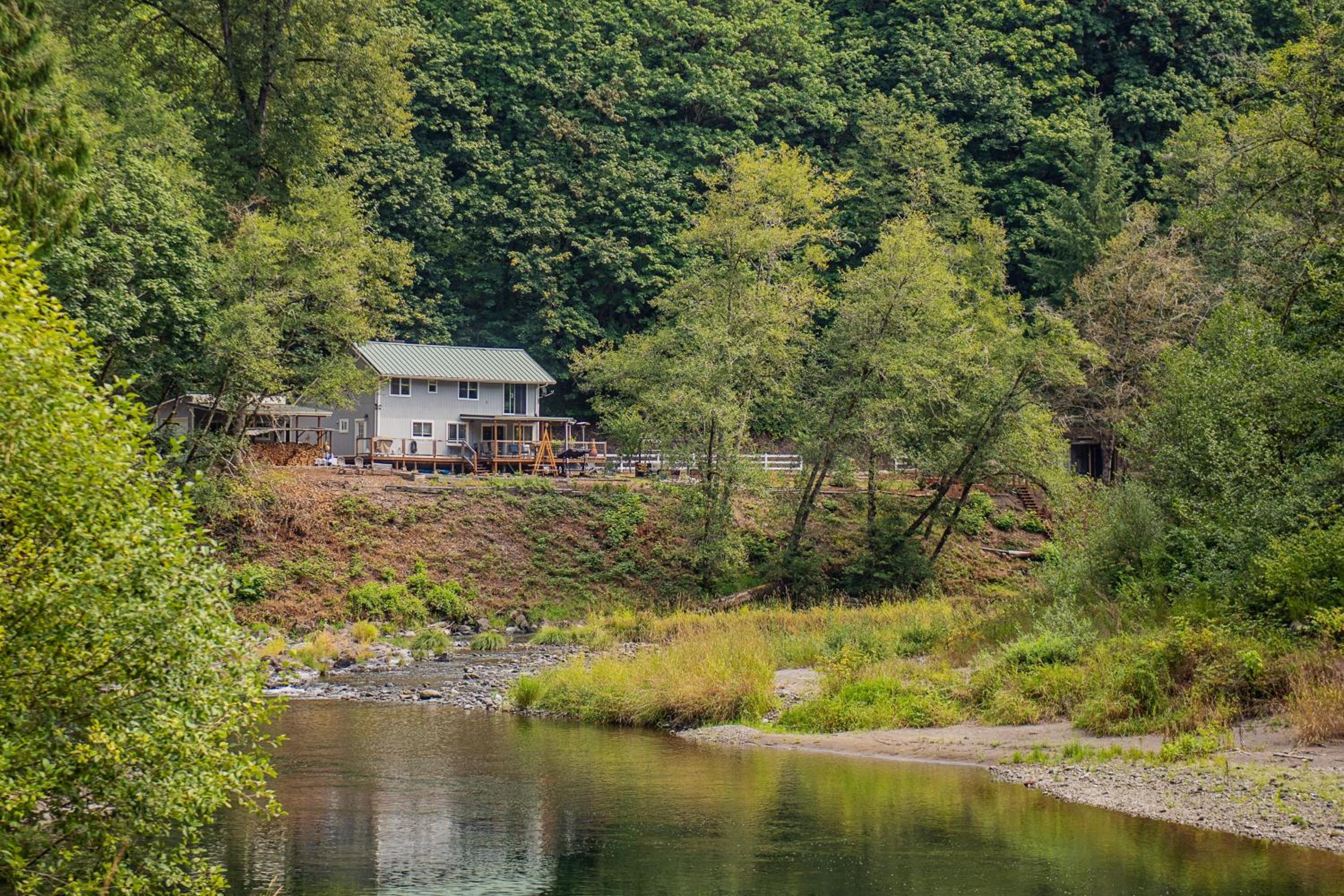 Riverfront Home with Views in Kalama, Pets Welcome!