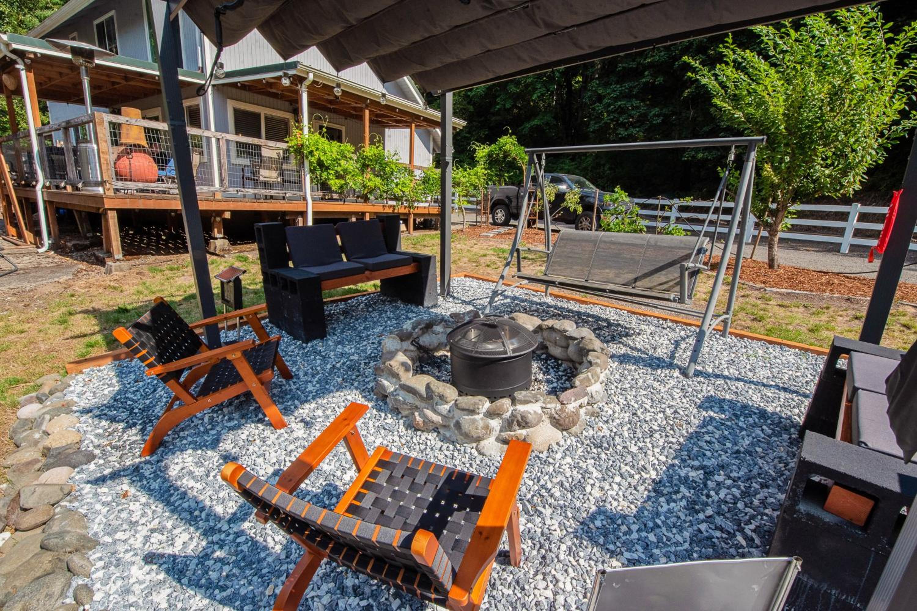 Riverfront Home with Views in Kalama, Pets Welcome!