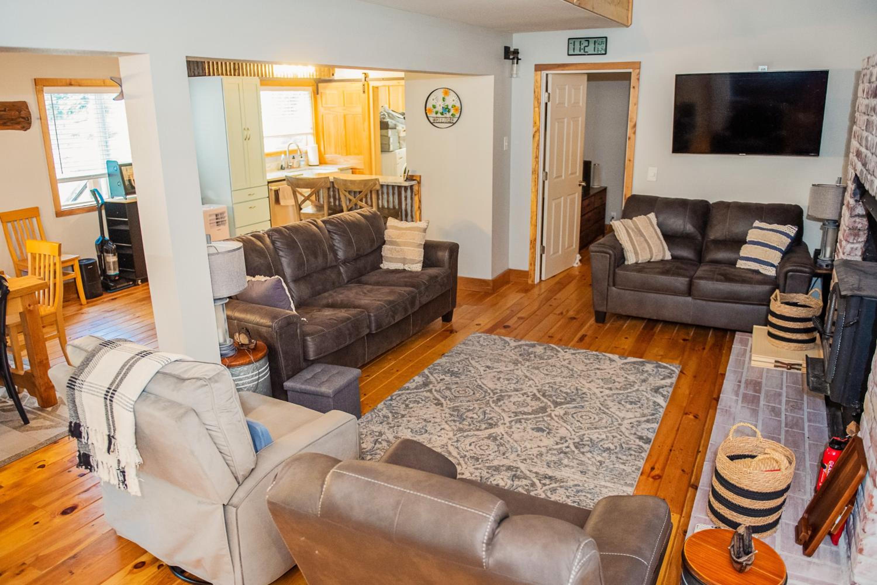 Riverfront Home with Views in Kalama, Pets Welcome!