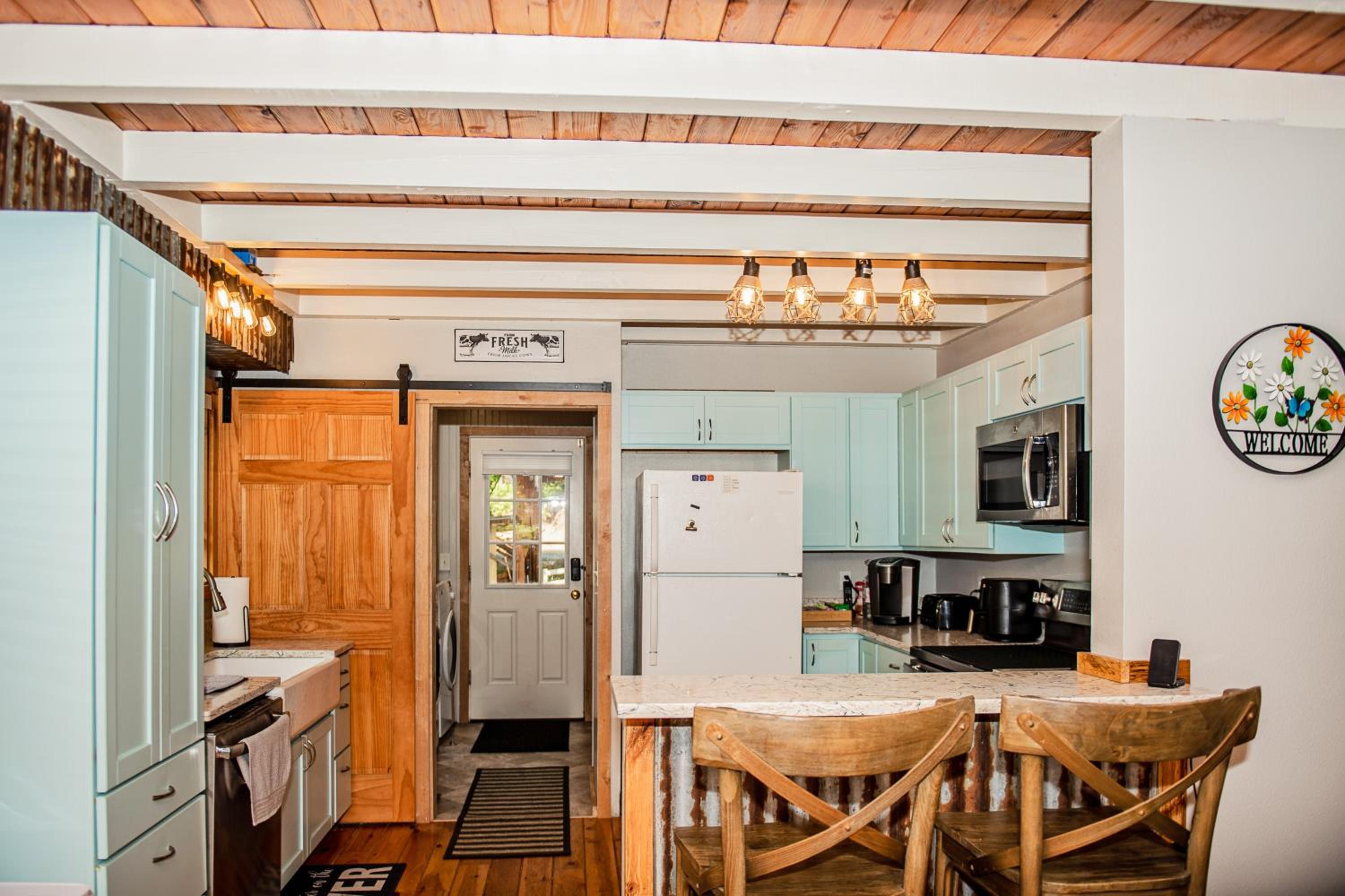 Riverfront Home with Views in Kalama, Pets Welcome!